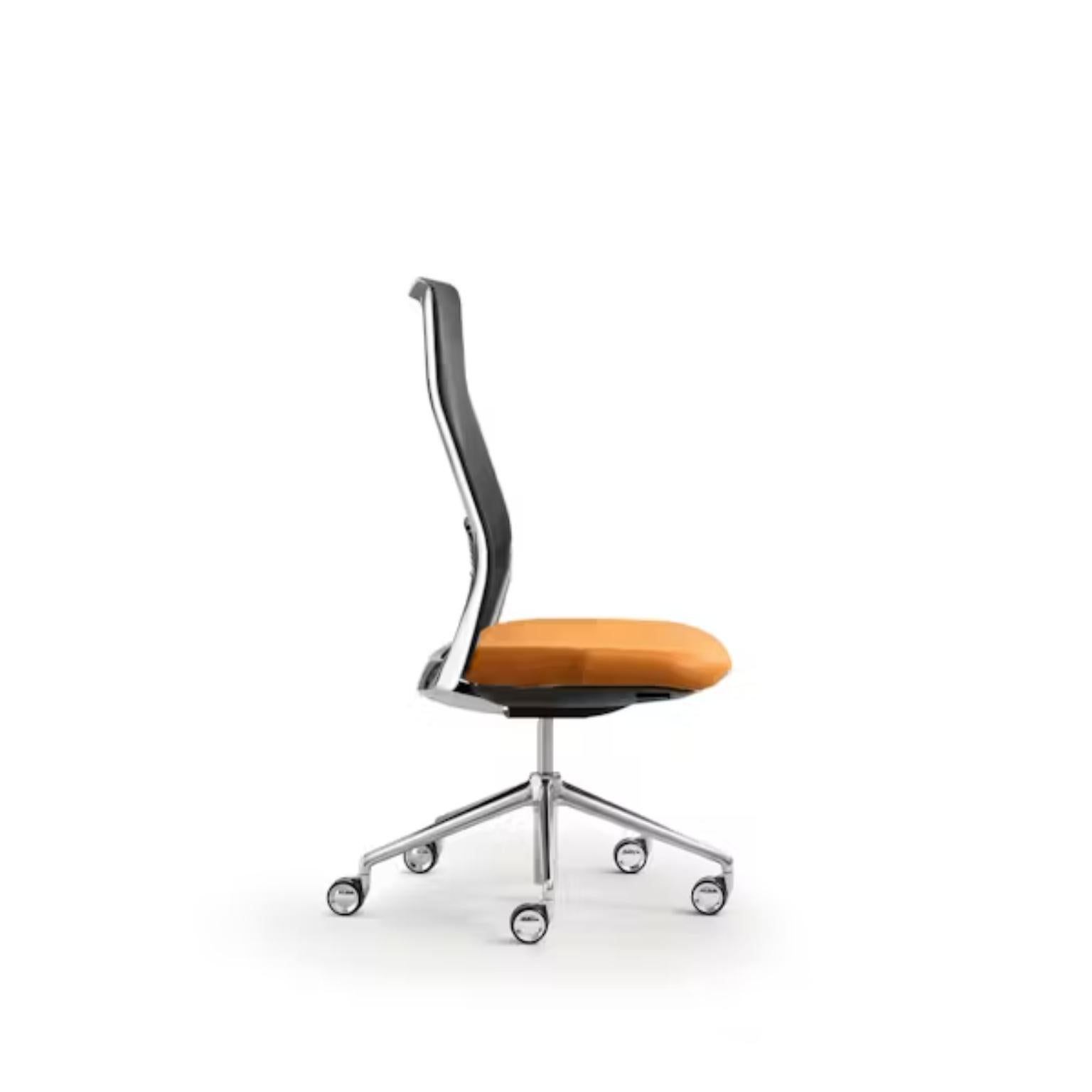 Contemporary That's It Net Managerial Armchair With Mesh Backrest & Aluminum by Quinti Sedute For Sale