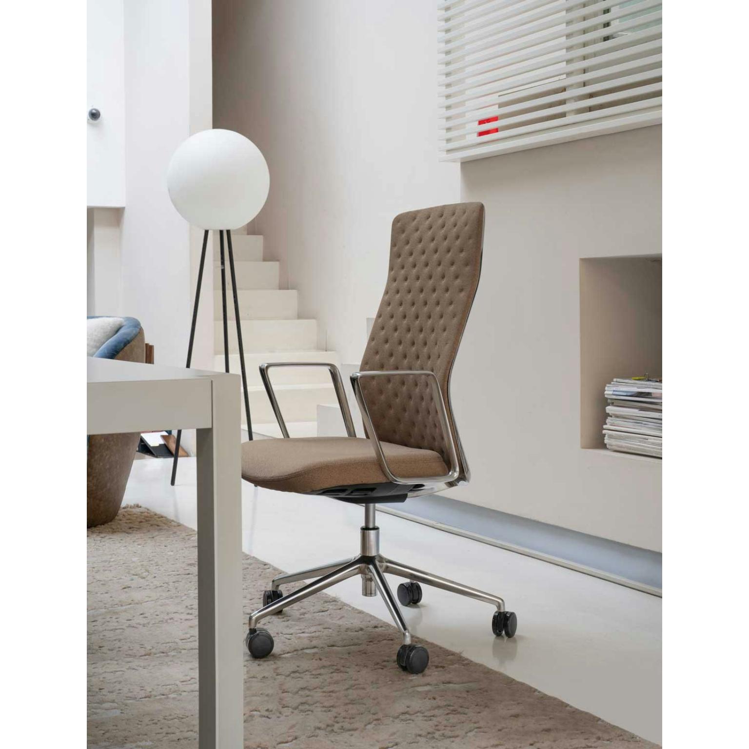 That's It Plastic Soft Upholstered Armchair in Polypropylene by Quinti Sedute In New Condition For Sale In Geneve, CH