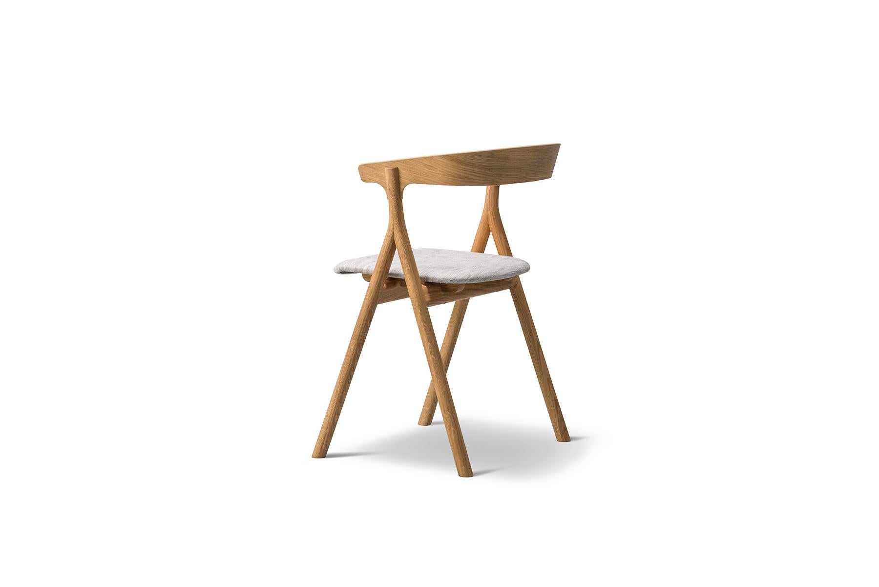 Thau + Kallio Yksi chair – Seat upholstered is available with a comfortable seat upholstery and two chairs can be stacked for compact storage making it a perfect choice from residential homes and professional workspaces to cafes and restaurants.