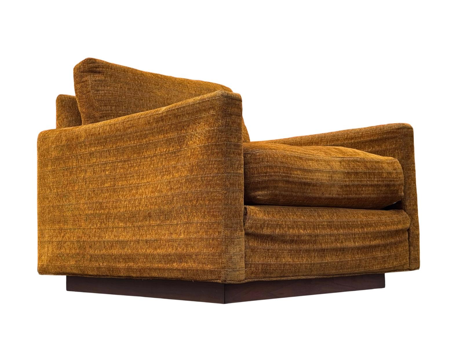 Mid-Century moderno Thayer Coggin Burnt Orange Cubed Chair with Walnut Base in vendita