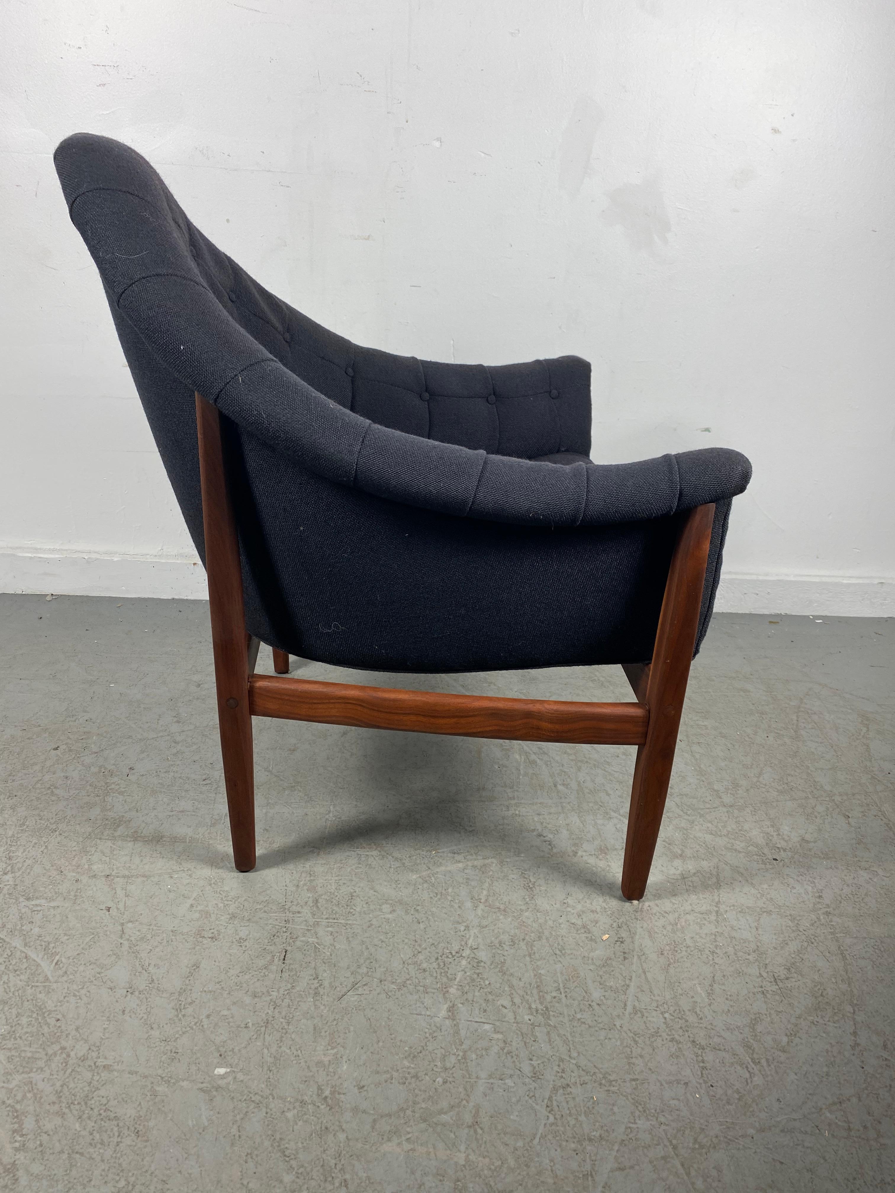 Thayer Coggin by Milo Baughman Rare Exposed Frame Lounge Chair Circa 1965 In Good Condition For Sale In Buffalo, NY