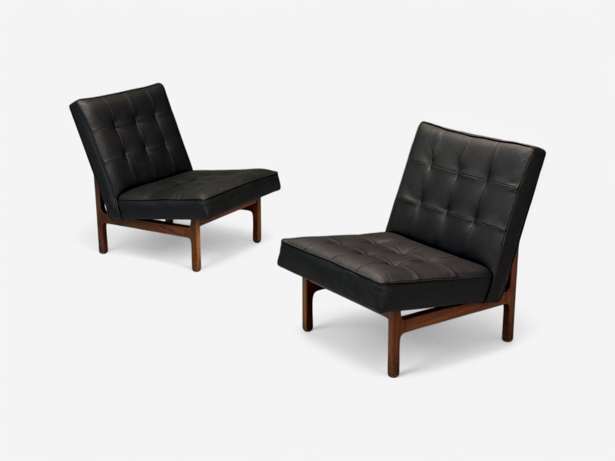 Thayer Coggin, dänischer moderner Stil, getuftetes schwarzes Leder, Loungesessel, 21. Jahrhundert. (Moderne der Mitte des Jahrhunderts) im Angebot
