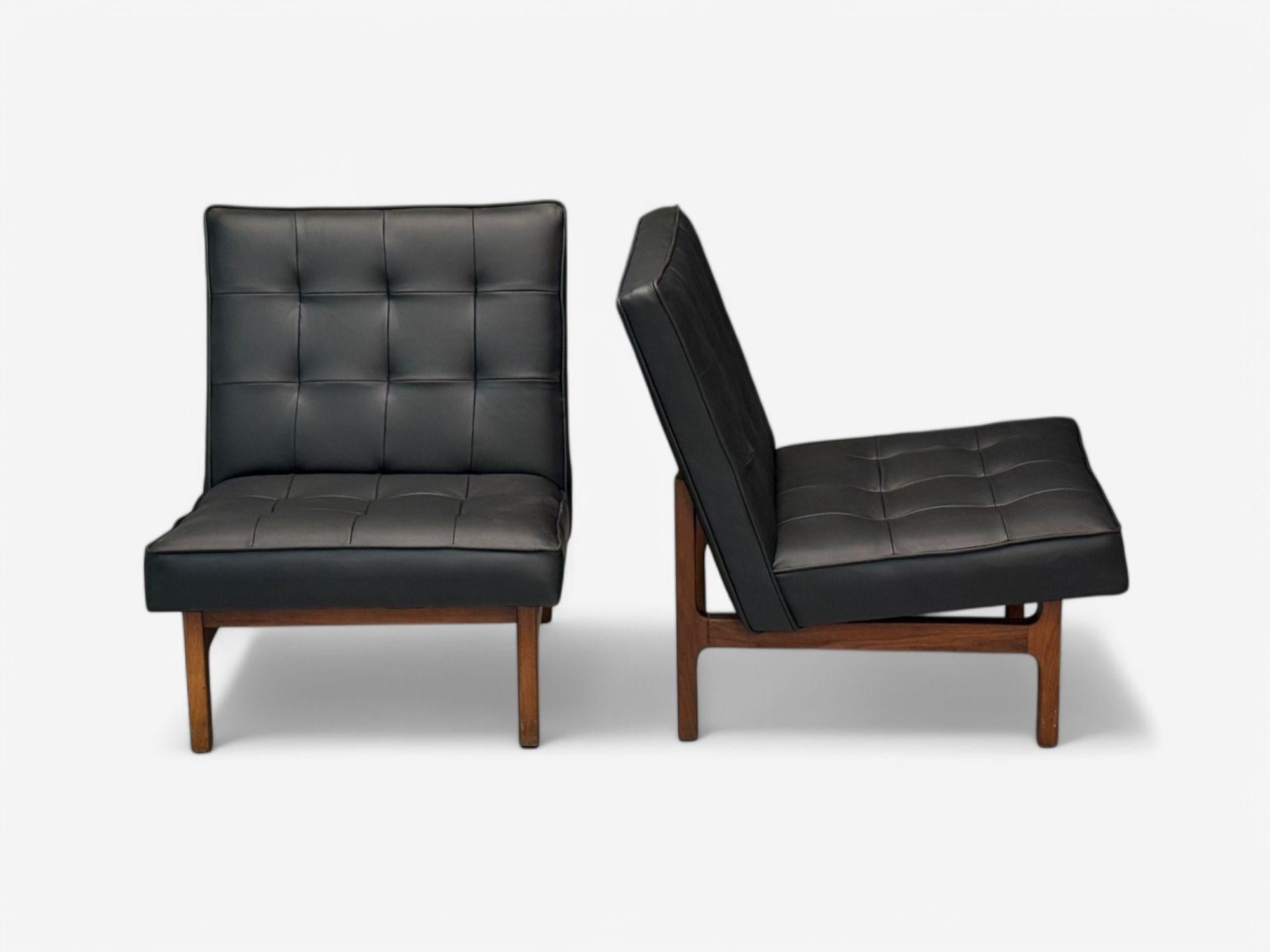 Thayer Coggin, dänischer moderner Stil, getuftetes schwarzes Leder, Loungesessel, 21. Jahrhundert. im Angebot 1