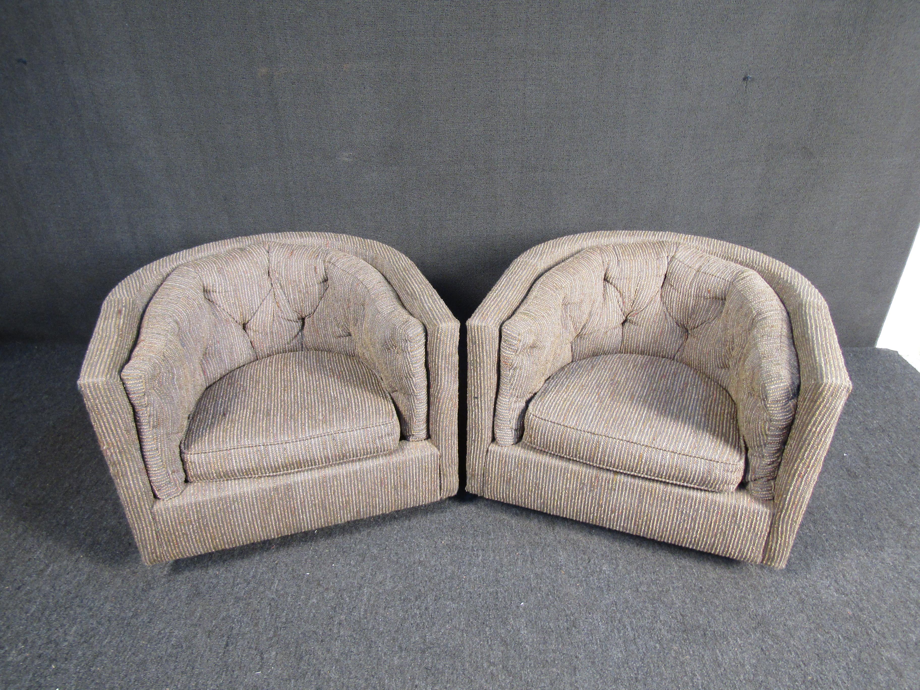 Pair of vintage Thayer Coggin fabric swivel tub chairs. These mid-century tub chairs are covered in a stylish olive and blue threaded fabric with tufted backs, and also swivel for convenience. If you need chairs with a vintage look for a small space