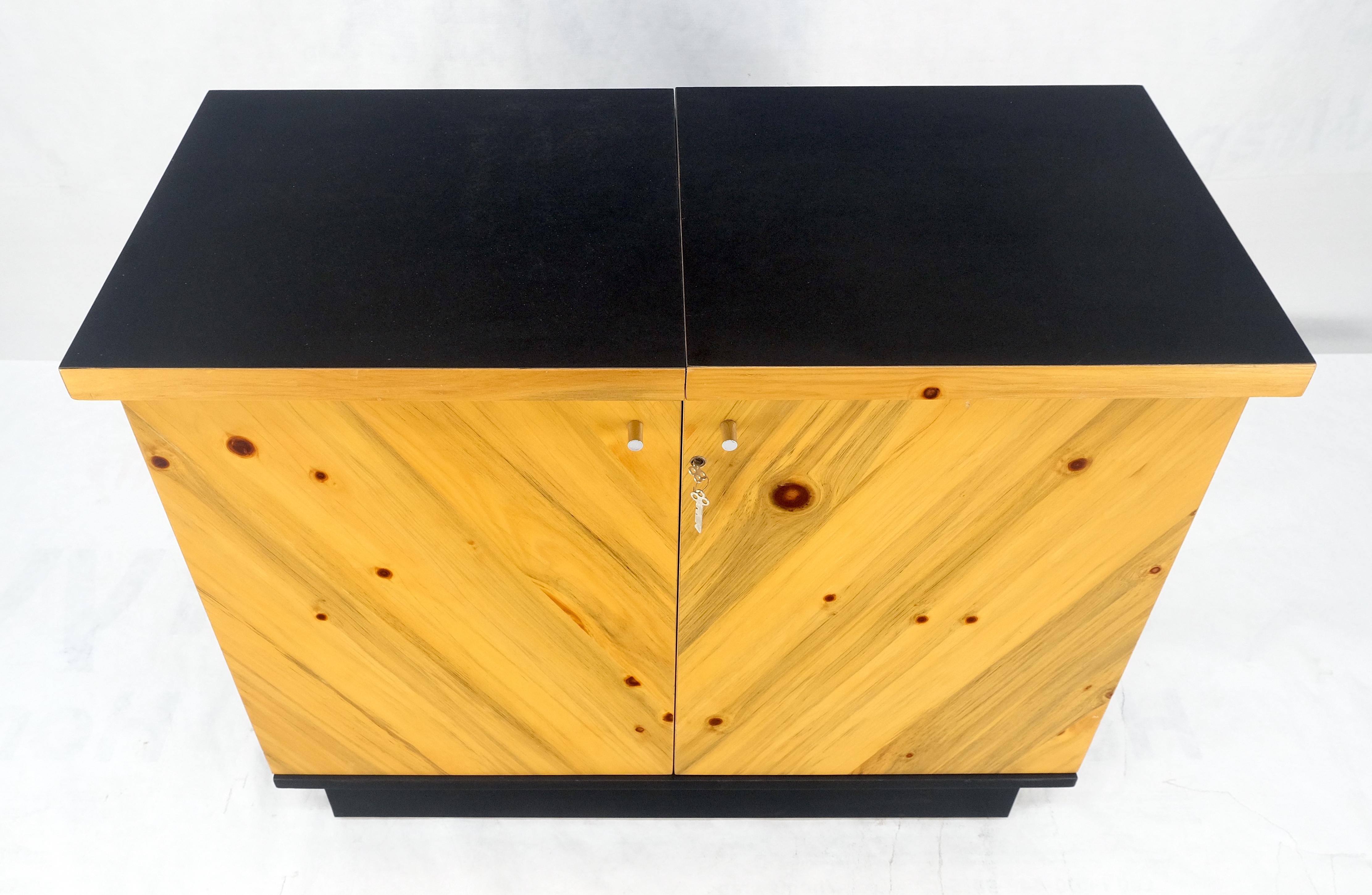 Thayer Coggin Milo Baughman Armadio per liquori a 2 ante in legno di tasso Bar MINT in vendita 2