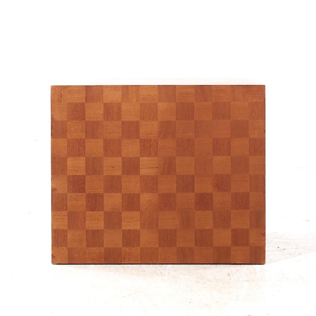 Thayer Coggin Style Mid Century Walnut Parquet Cube End Tables - Pair In Good Condition For Sale In Countryside, IL