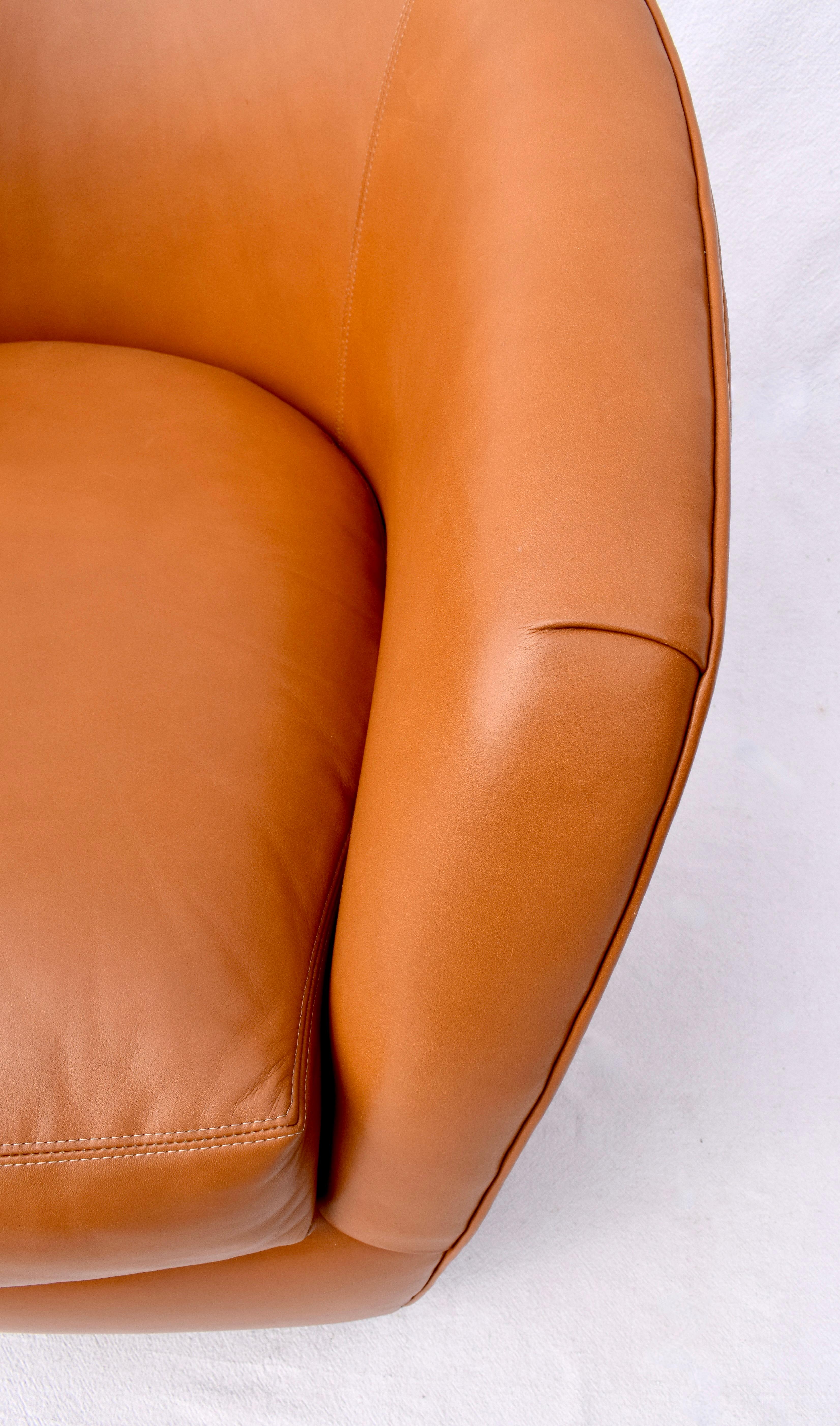 Acier Chaises pivotantes Thayer Coggin en cuir châtaigne en vente