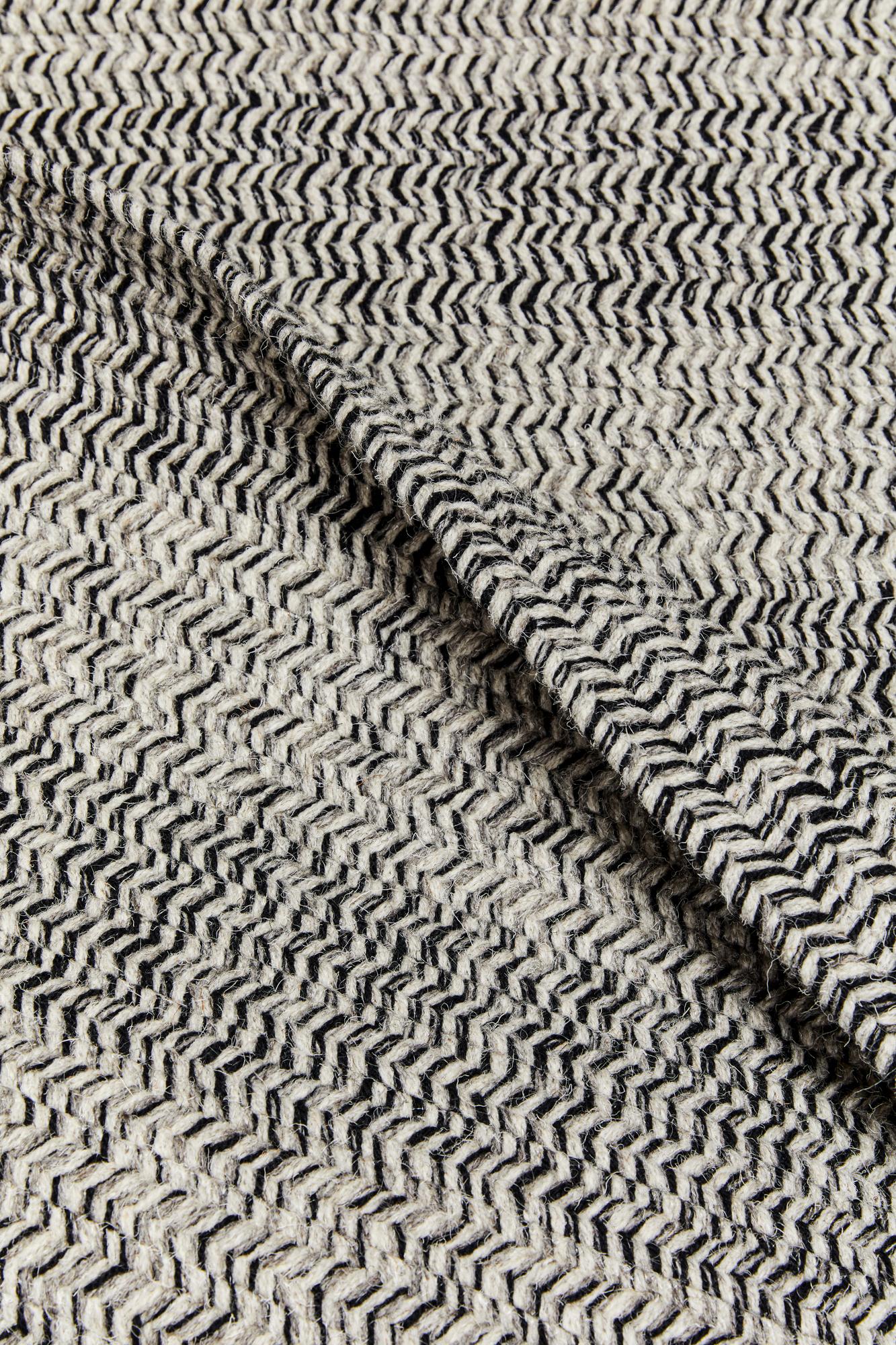 Thayer Design Studio, Flachheitsteppich aus natürlicher Wolle, schwarzer und grauer Mischung (Handgewebt) im Angebot