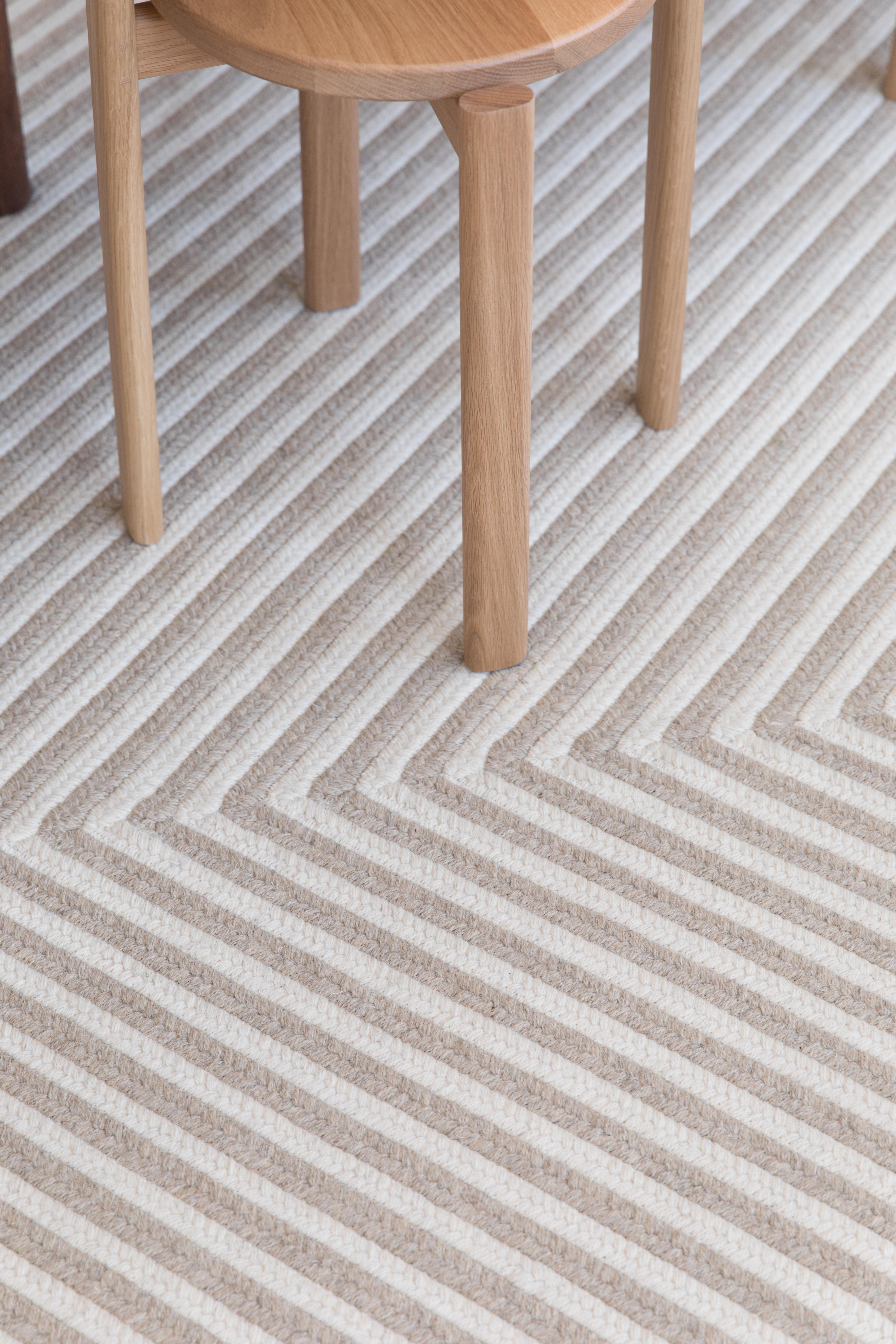 Thayer Design Studio, Teppich aus natürlicher Wolle, cremefarben und natürlich, 6' x 9' Z  (amerikanisch) im Angebot