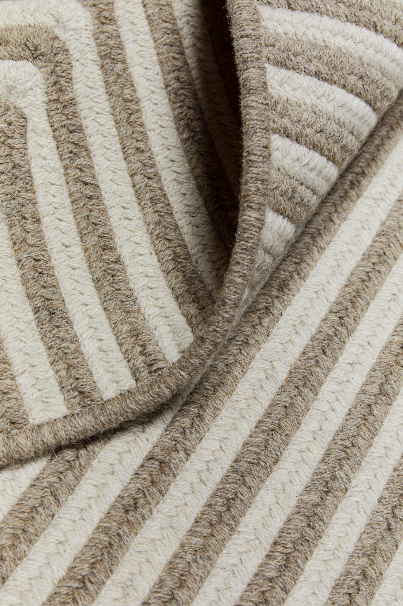 Thayer Design Studio, Teppich aus natürlicher Wolle, cremefarben und natürlich, 6' x 9' Z  (Handgewebt) im Angebot