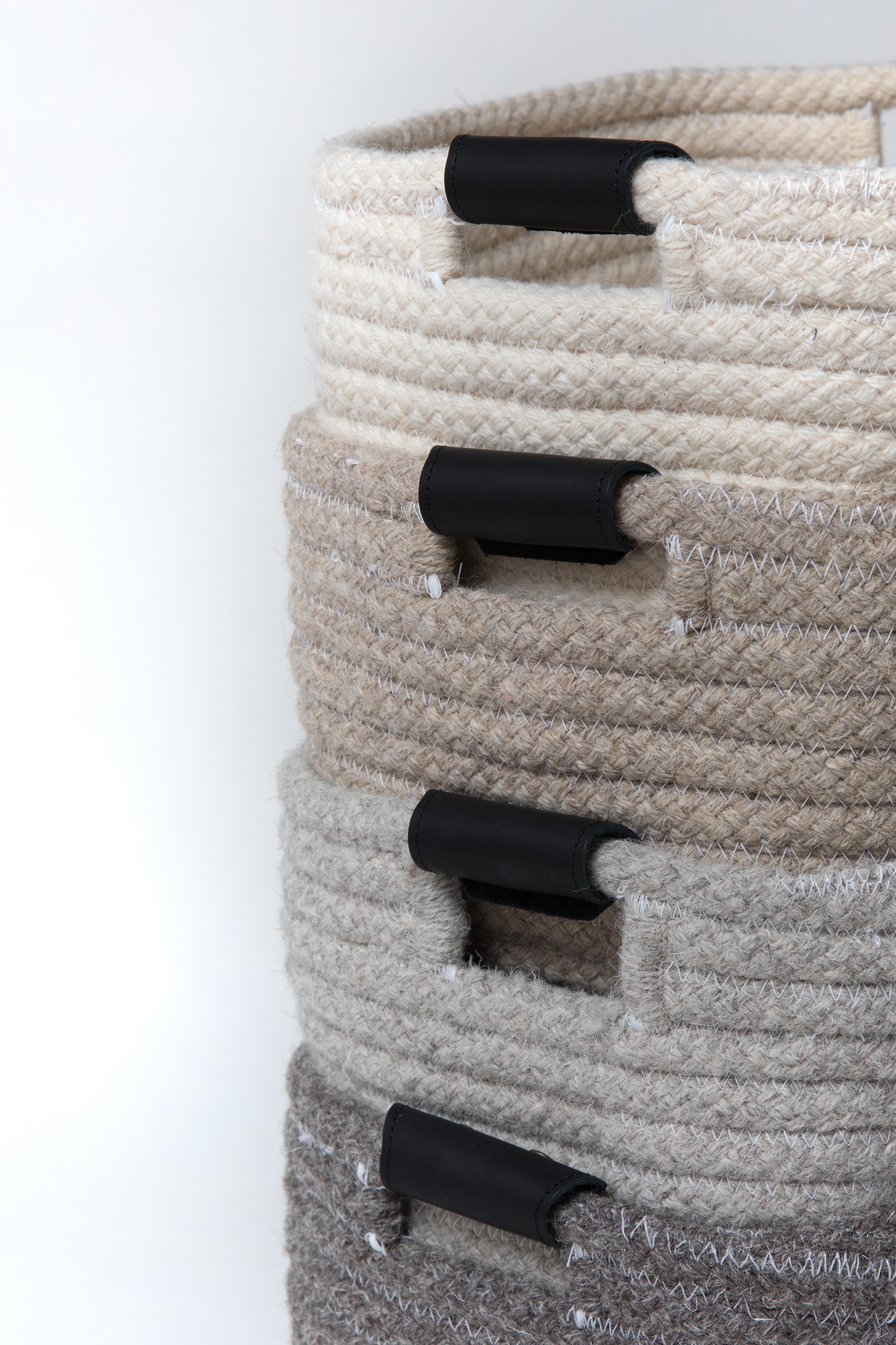 Großer gewebter Korb aus Naturwolle, Creme, Thayer Design Studio  (Handgewebt) im Angebot