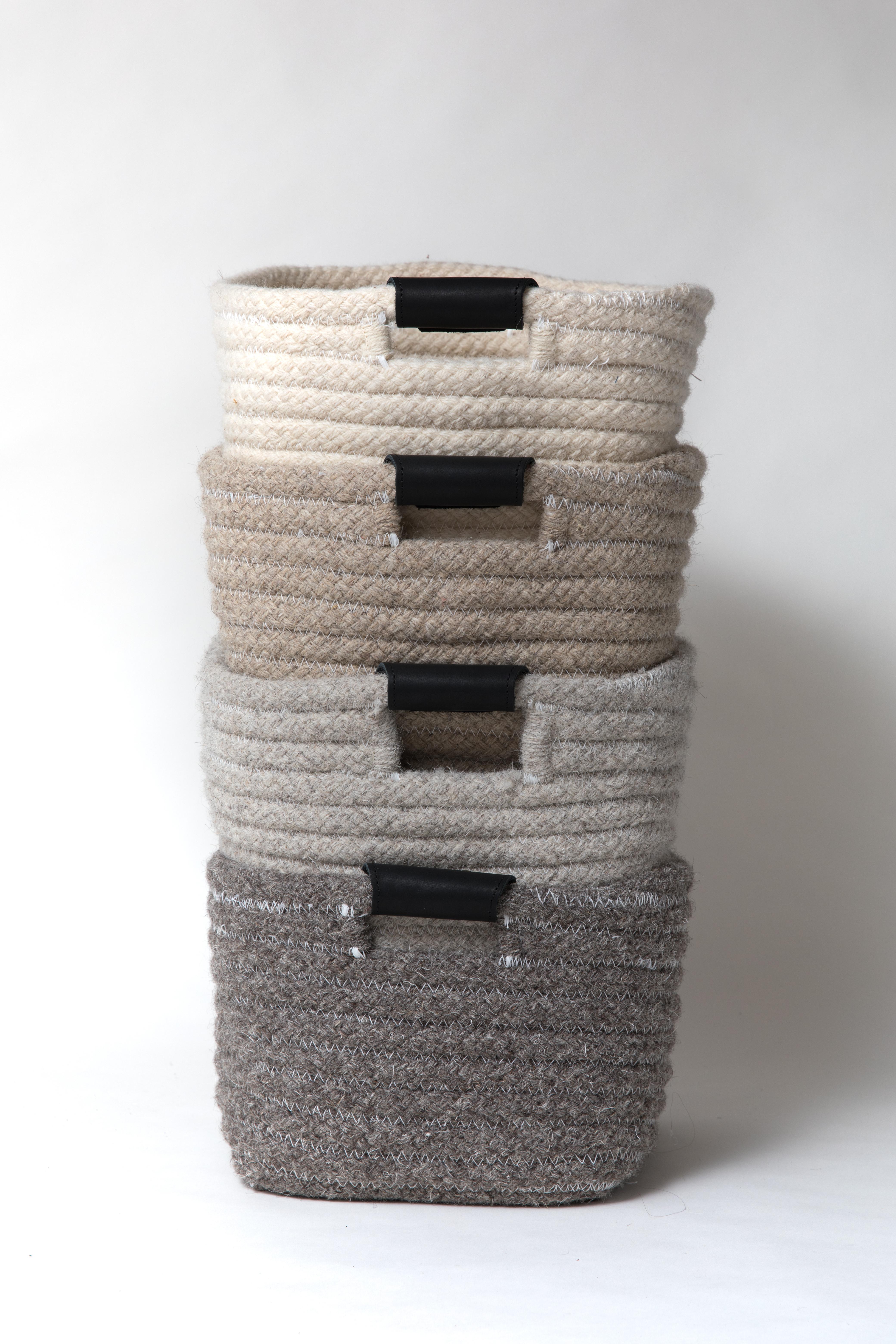 Américain Thayer Design Studio, laine naturelle, gris foncé, grand panier tissé en vente