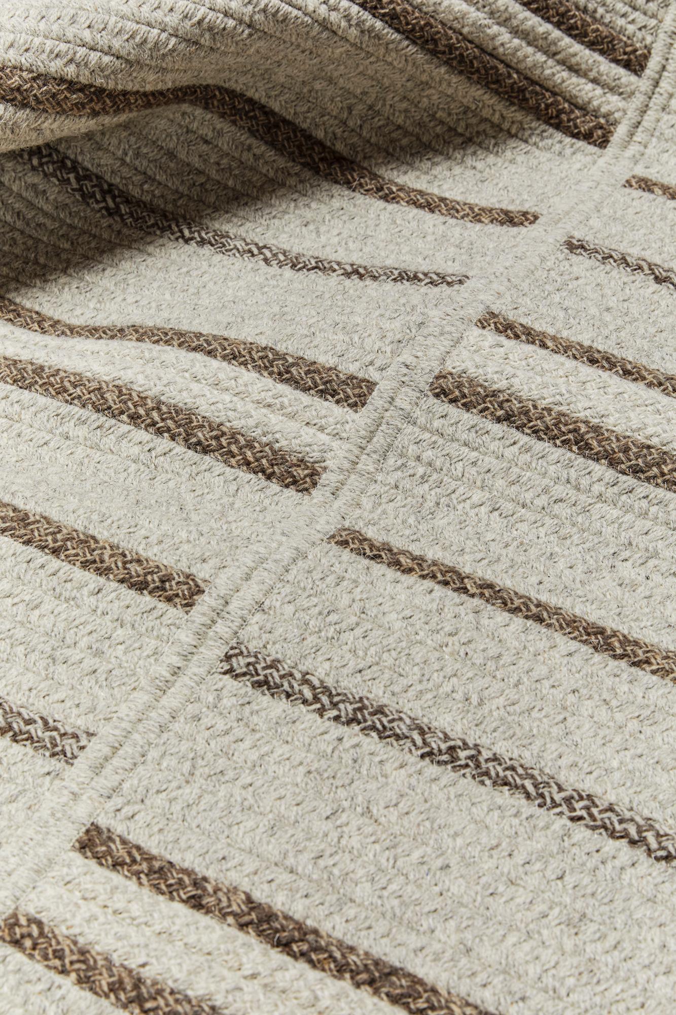 Thayer Design Studio, tapis à plateau en laine naturelle, gris clair et marron, 6' x 9' Neuf - En vente à Boston, MA