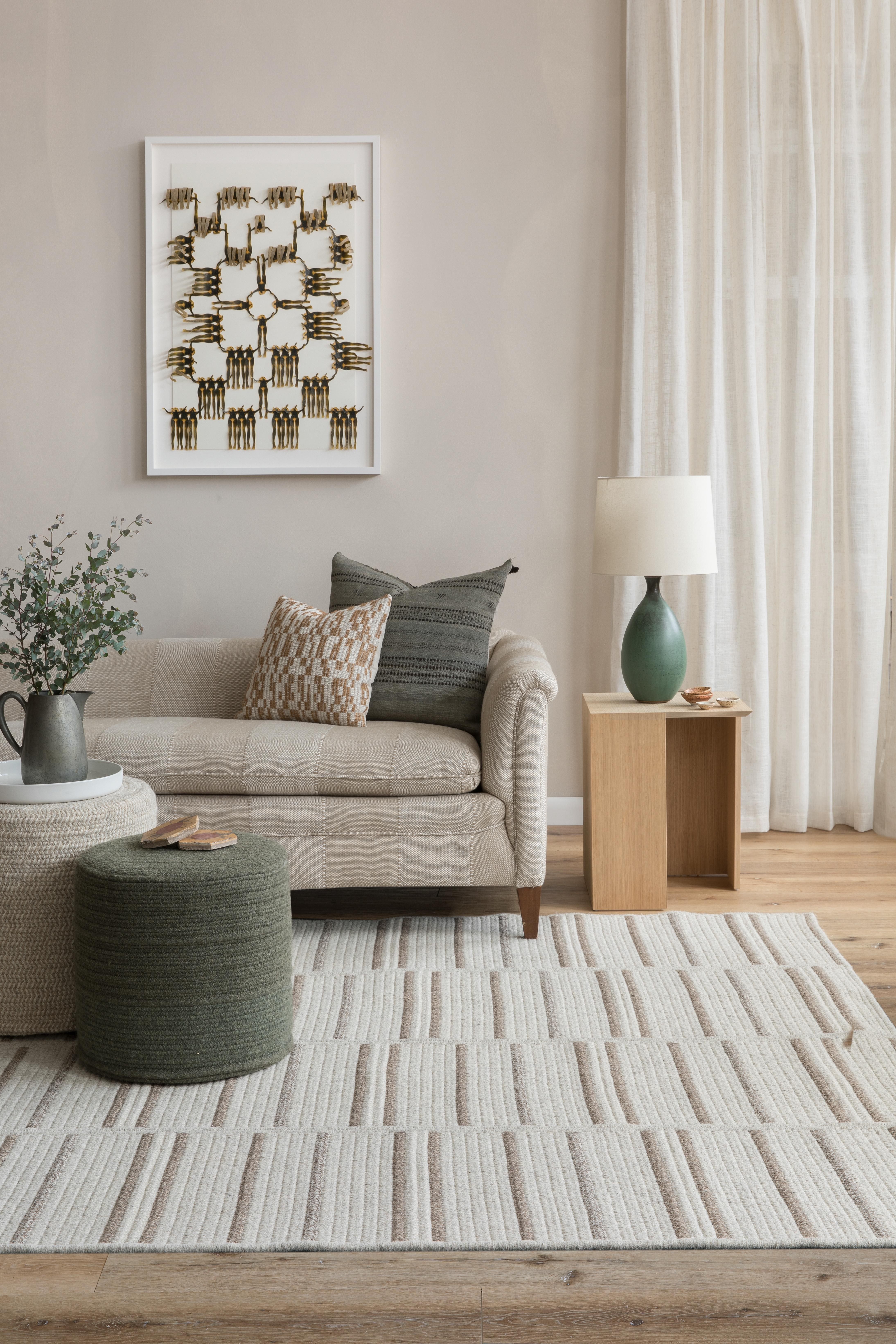 Thayer Design Studio, tapis à plateau en laine naturelle, gris clair et marron, 6' x 9' en vente 1