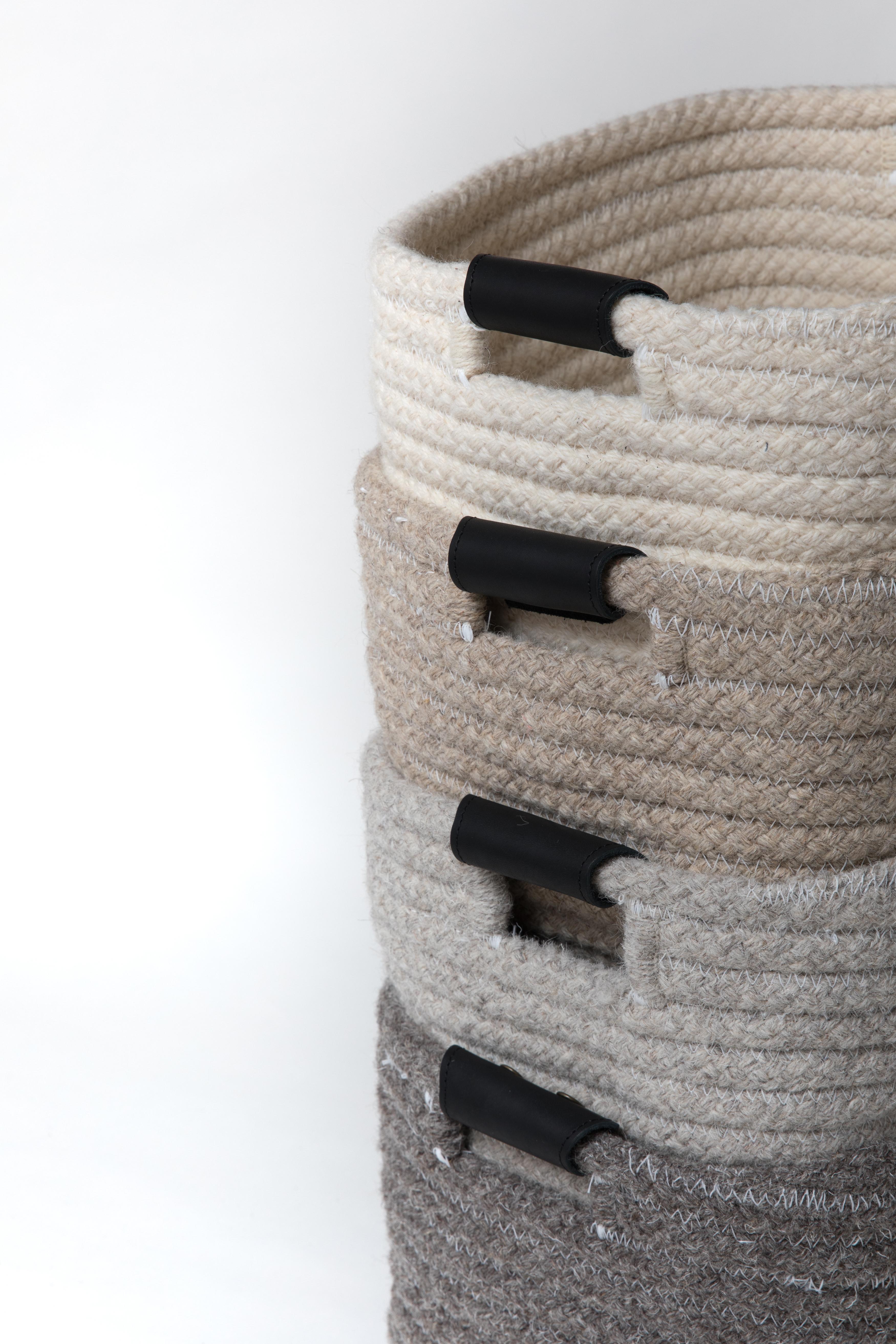 Thayer Design Studio, laine naturelle, gris clair, grand panier tissé  Neuf - En vente à Boston, MA