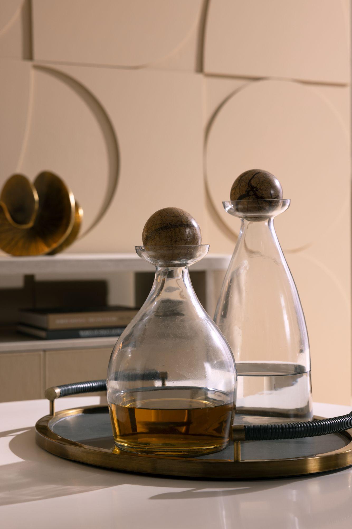 Thayers Decanters, Set of 2 ARI05 - Clear Glass and Marble en venta 8