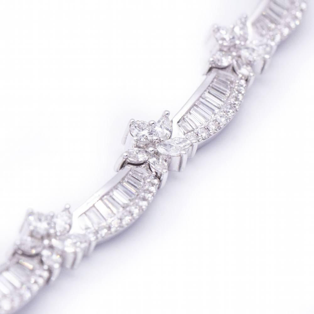Donna Collana THAYPER in oro bianco e diamanti in vendita
