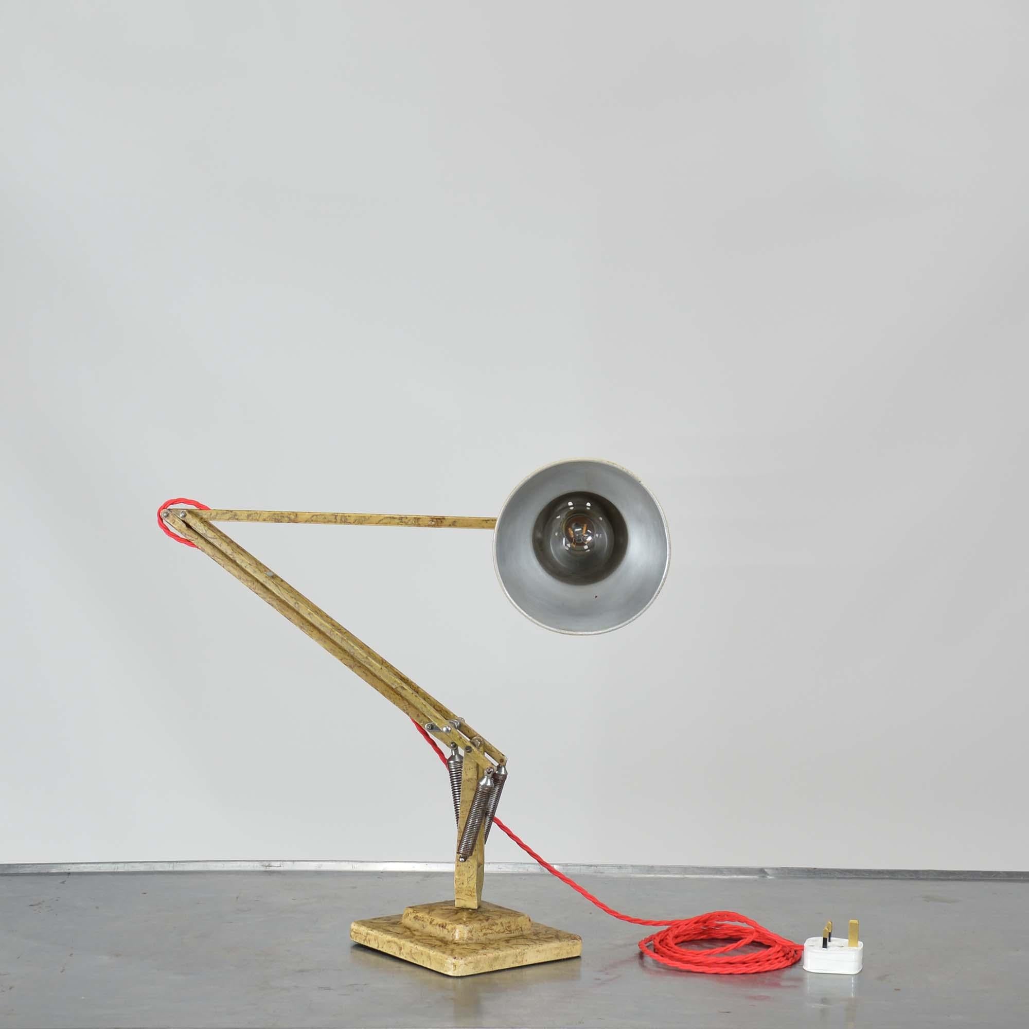 Die Anglepoise-Lampe 1227, von Herbert Terry & Son (20. Jahrhundert) im Angebot