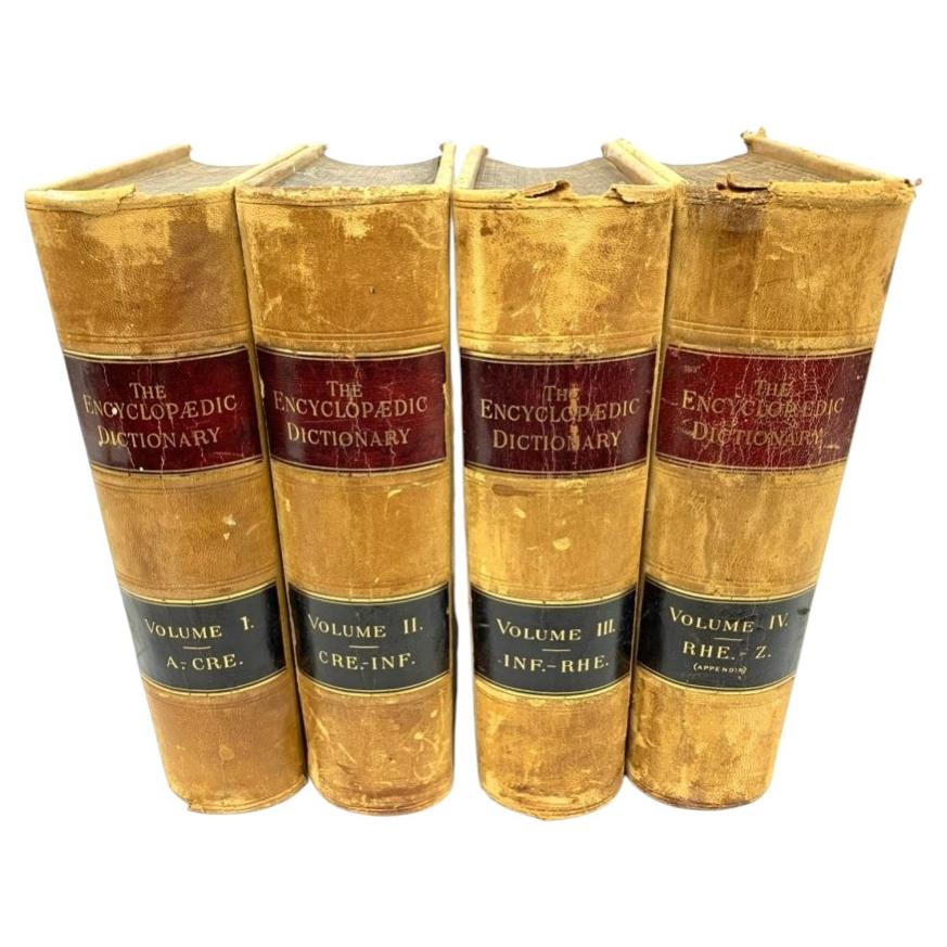 Le dictionnaire encyclopédique de 1896 en 4 volumes, relié en cuir