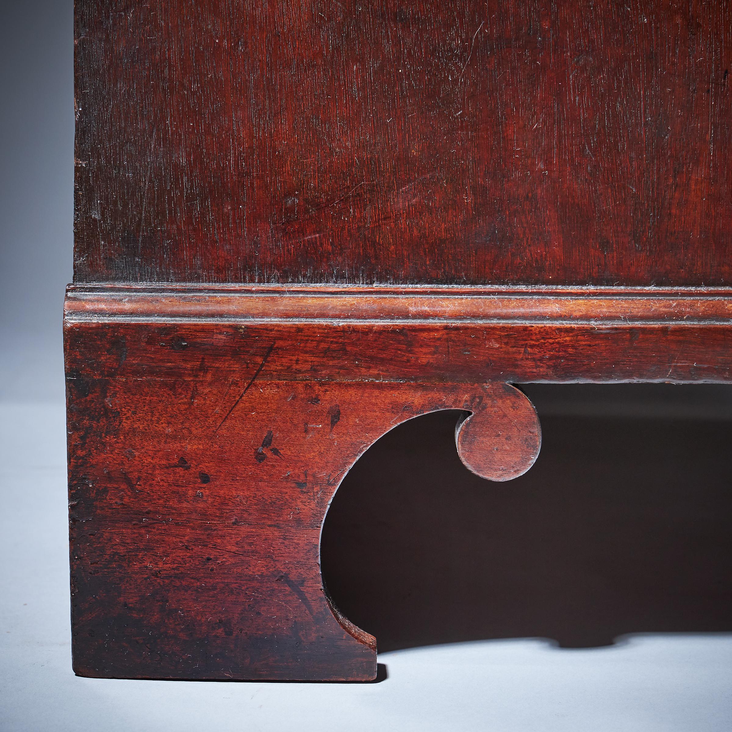 18th Century George III Mahogany Bachelors Chest by Philip Bell, London For Sale 1