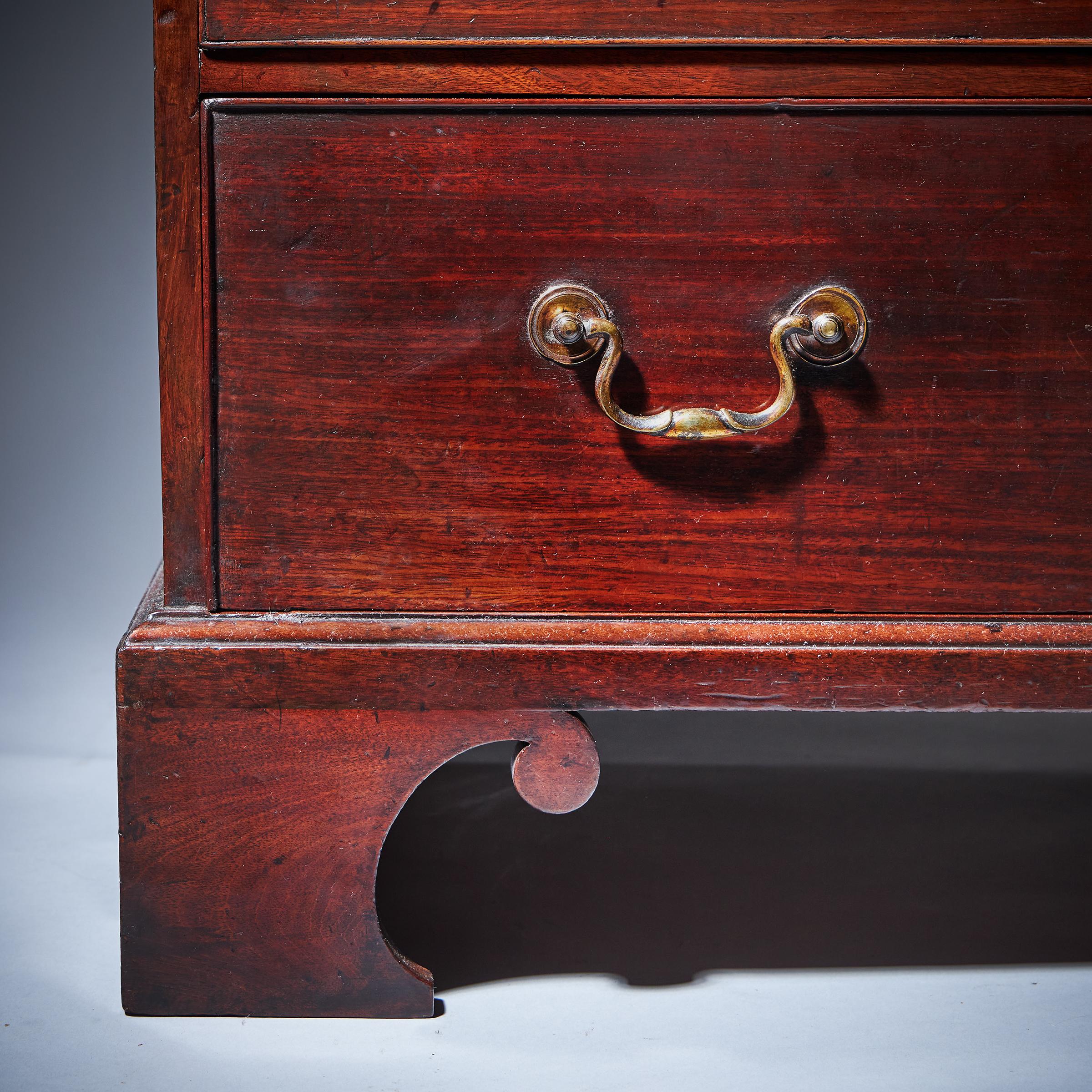 18th Century George III Mahogany Bachelors Chest by Philip Bell, London For Sale 2