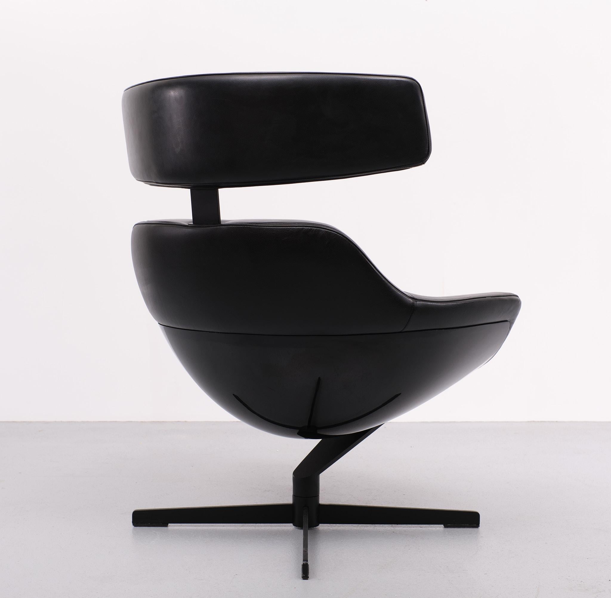  The 277 Auckland Lounge chair  Designed by Jean Marie Massaud  for  Cassina  In Good Condition In Den Haag, NL