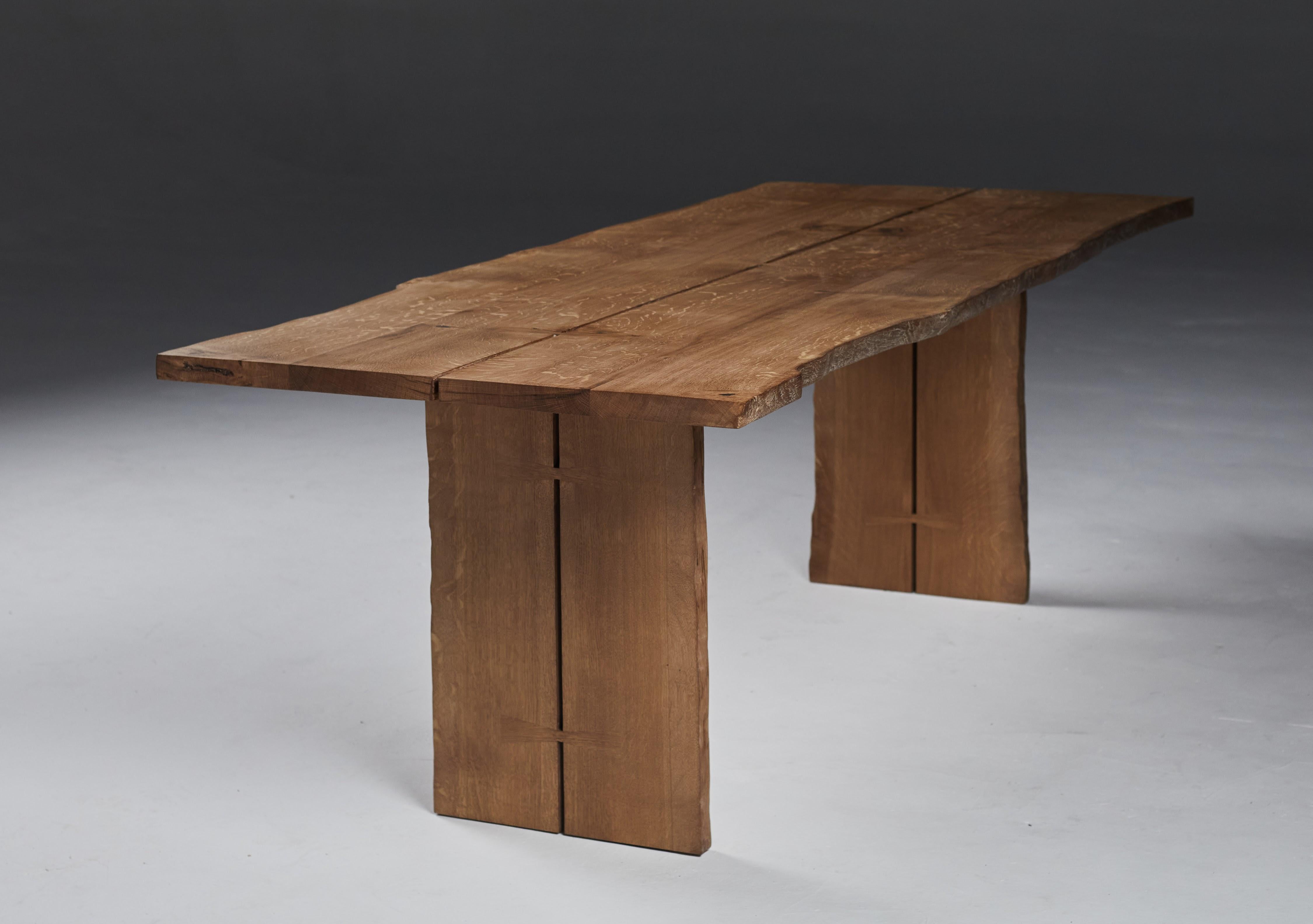XXIe siècle et contemporain The 'Additions' table avec live-edge English Oak. Par Jonathan Field. en vente