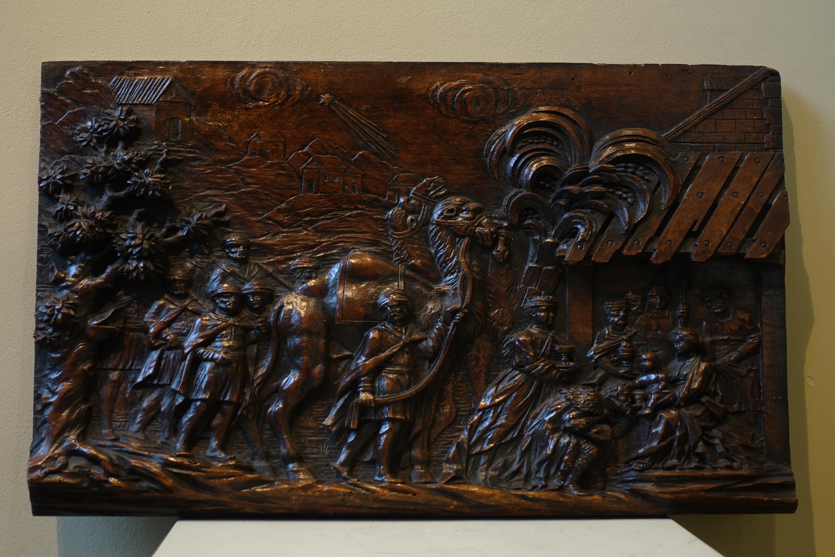 L'adoration des Magis.
Panneau sculpté en haut-relief.
Flandre, XVIIe siècle.
Mesures : 53 x 32,5 cm.