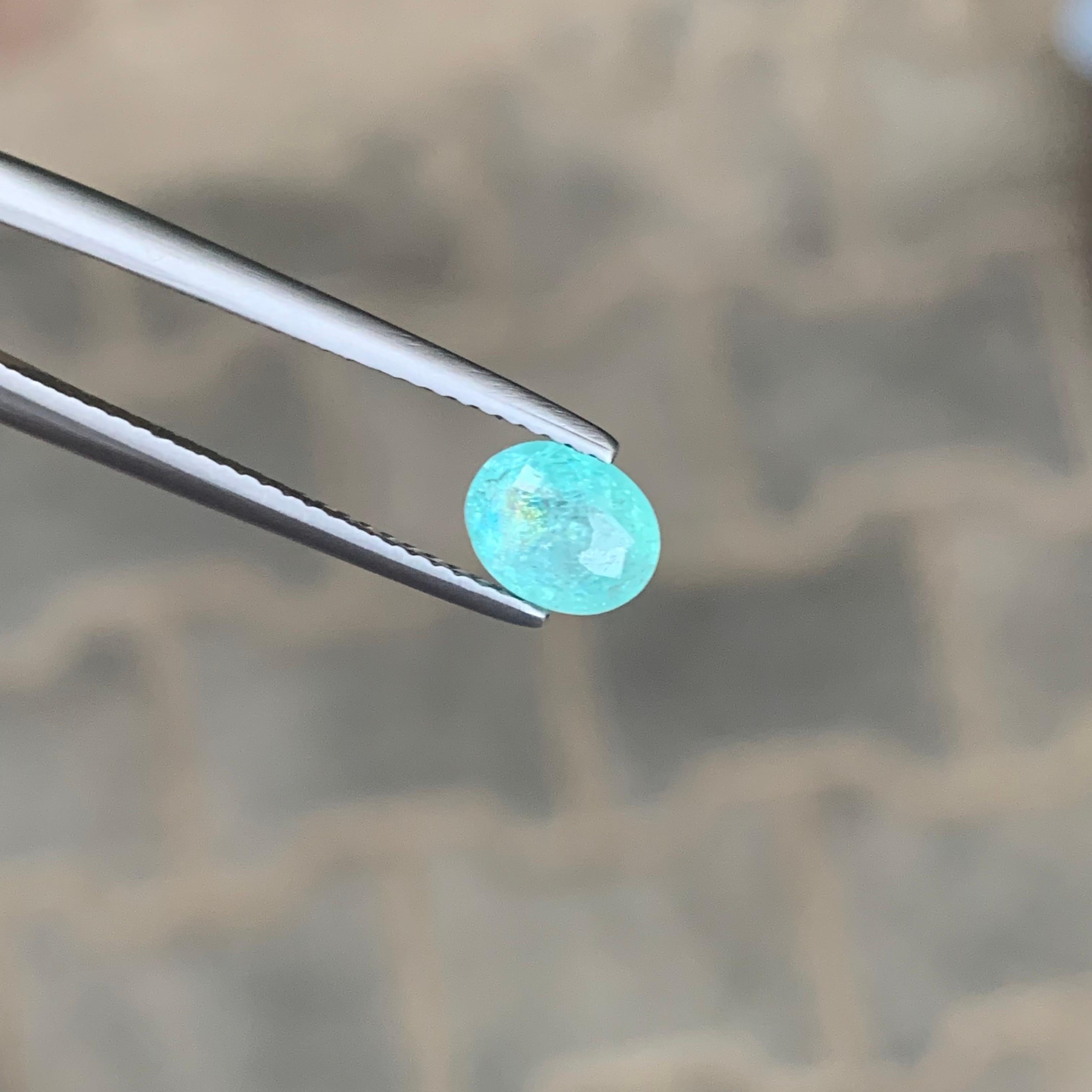 Gemma di forma ovale di tormalina Paraiba sciolta naturale certificata AIG da 0,98 carati In condizioni Nuovo in vendita a Peshawar, PK