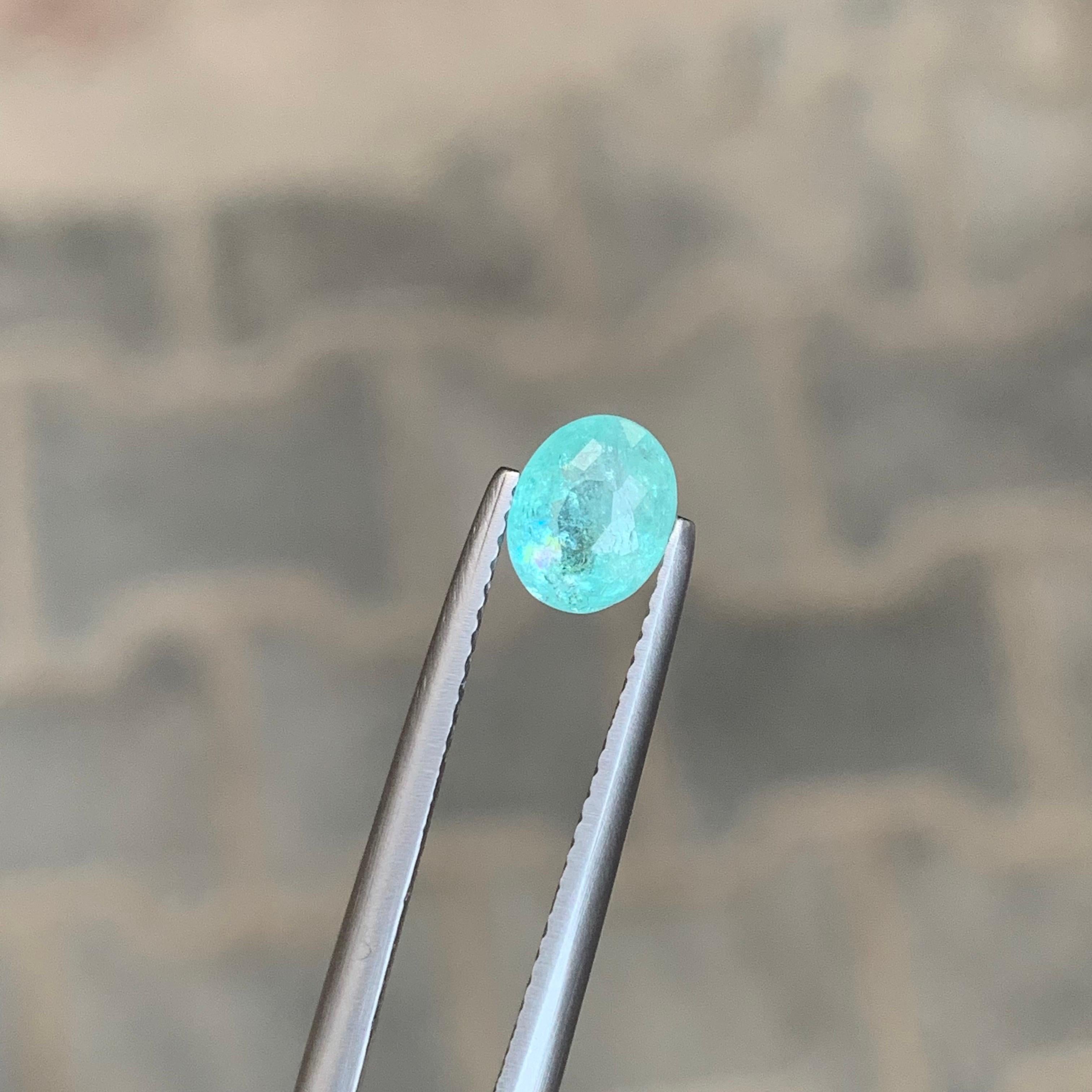 Gemma di forma ovale di tormalina Paraiba sciolta naturale certificata AIG da 0,98 carati in vendita 1