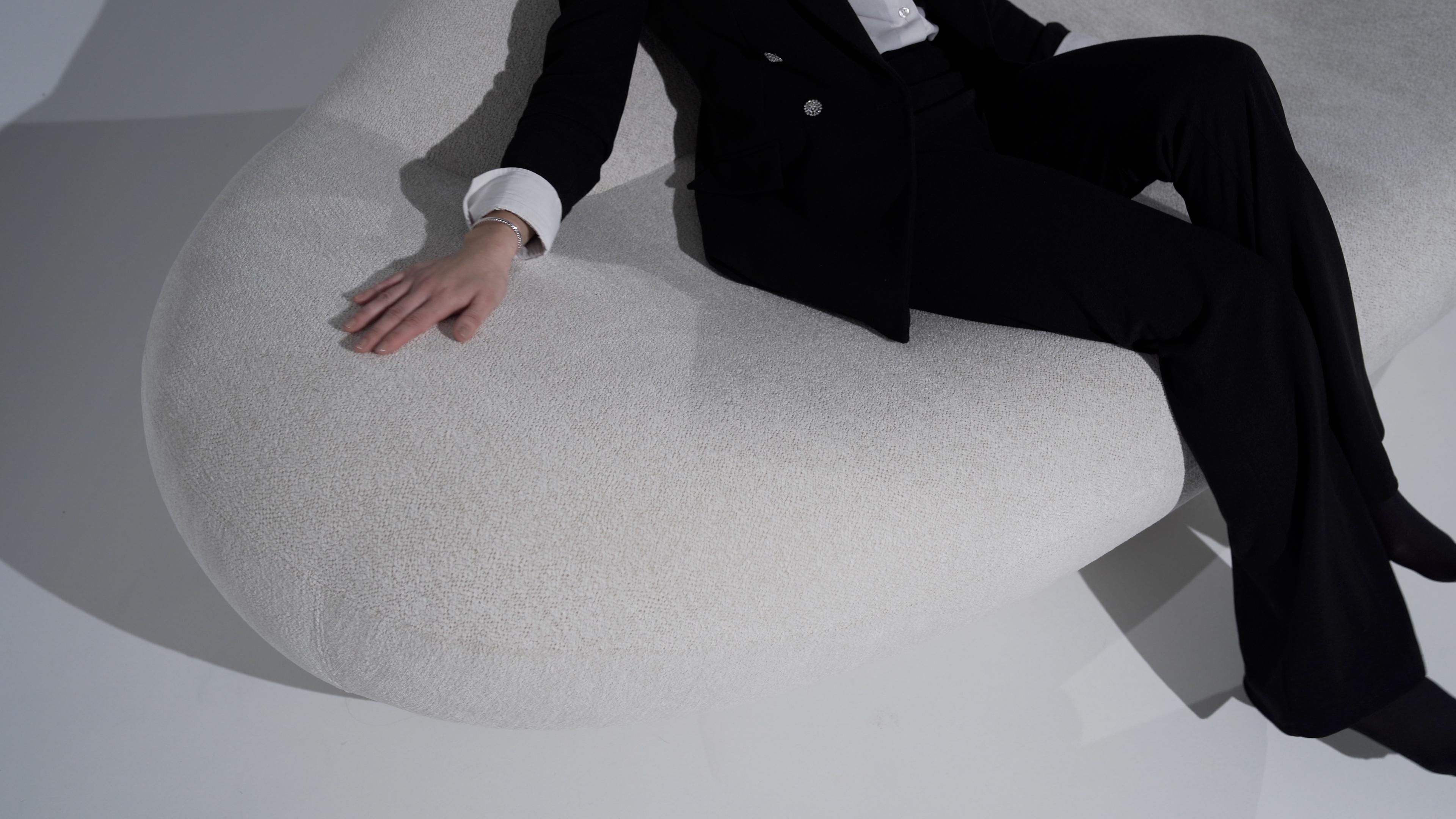 Das Alice-Sofa von Joana Teixeira im Angebot 5