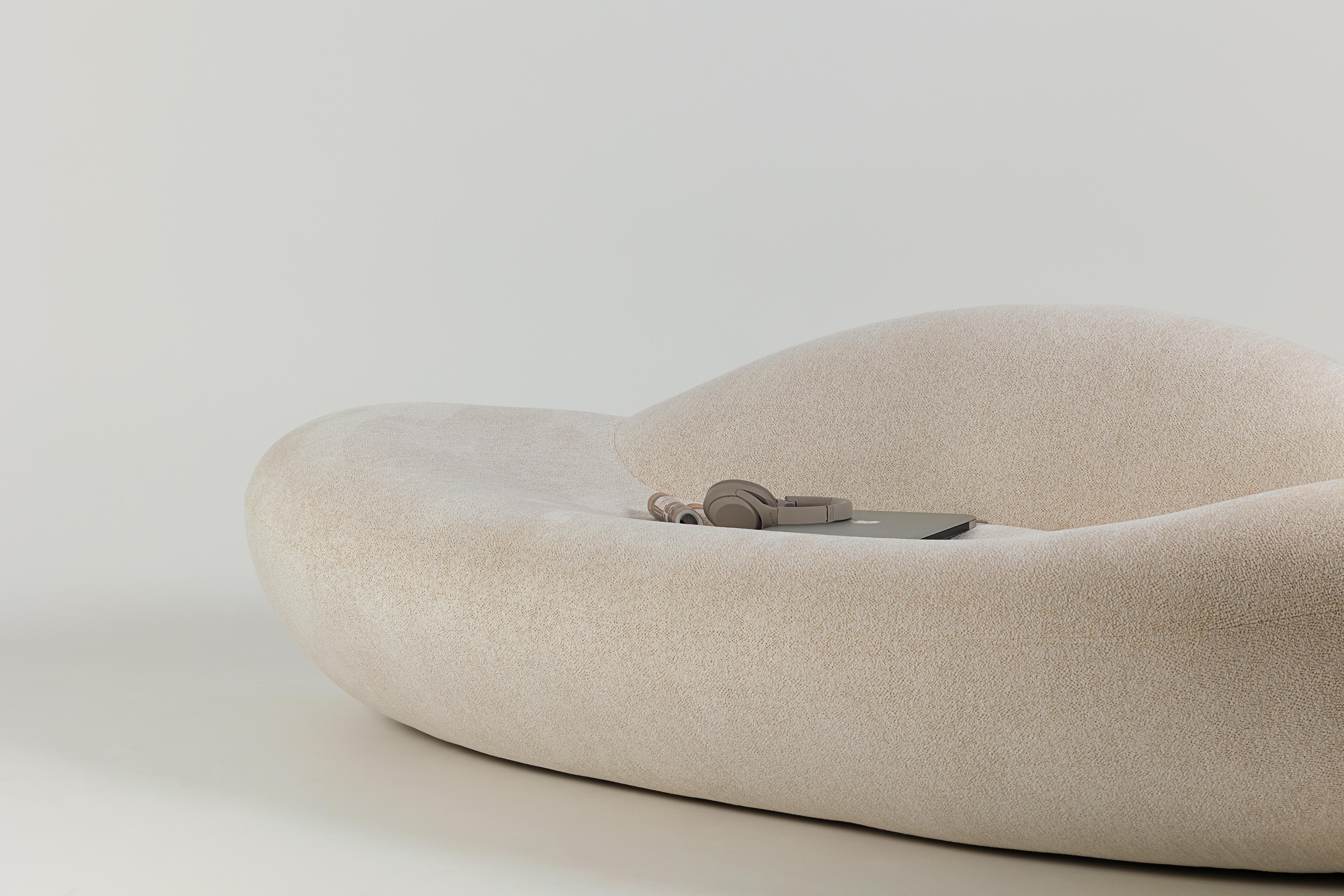 Das Alice-Sofa von Joana Teixeira im Zustand „Neu“ im Angebot in Toronto, CA