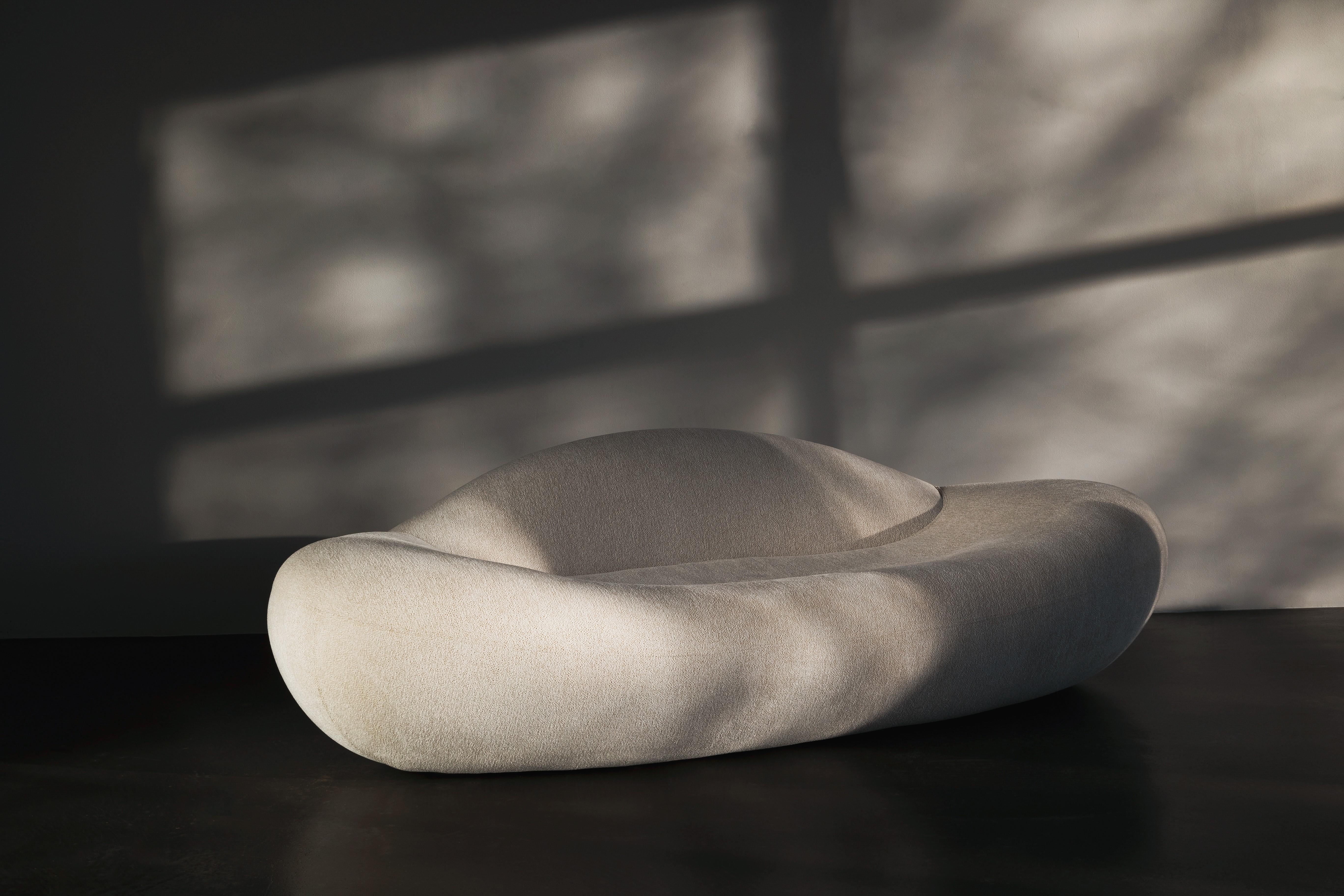 Das Alice-Sofa von Joana Teixeira (Bouclé) im Angebot
