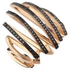 Der Ring "Alien" aus Rotgold mit 0,68 Karat schwarzem Diamant und 15 Gramm Roségold
