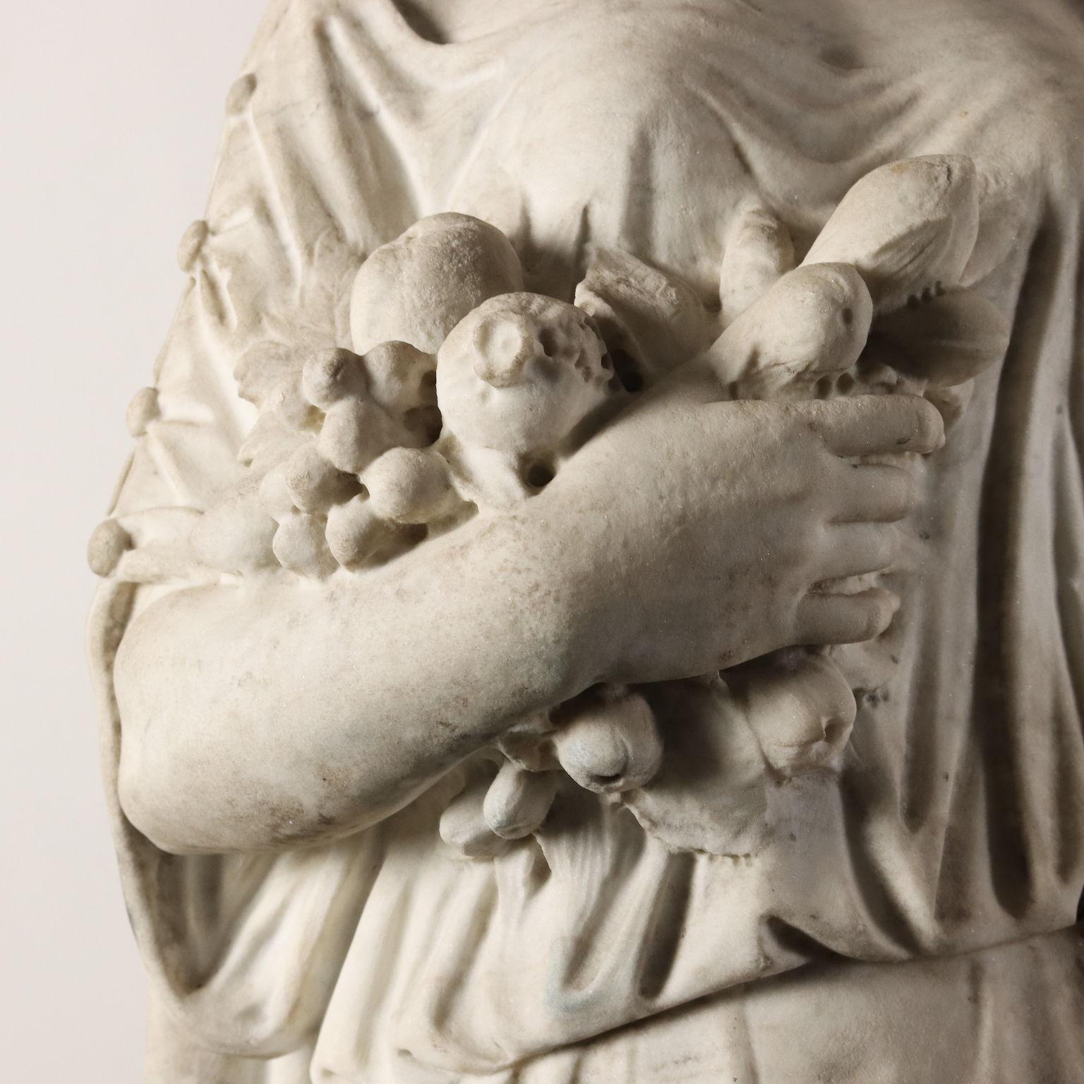 Italiano Allegoria dell'autunno Marmo bianco Italia XIX secolo in vendita