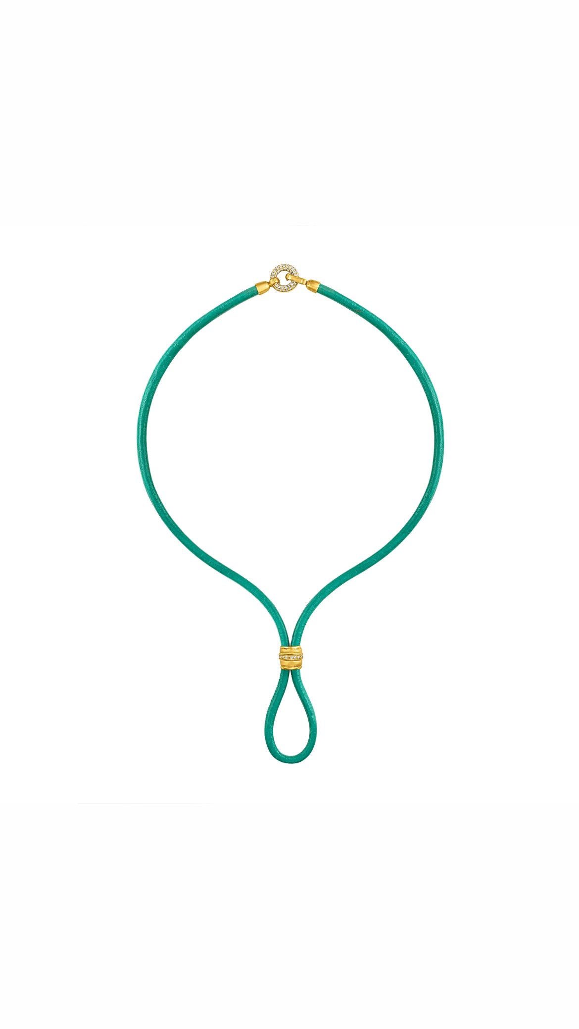Taglio rotondo La collana Allegra in pelle e oro 22k in turchese, di Lisa Leone in vendita