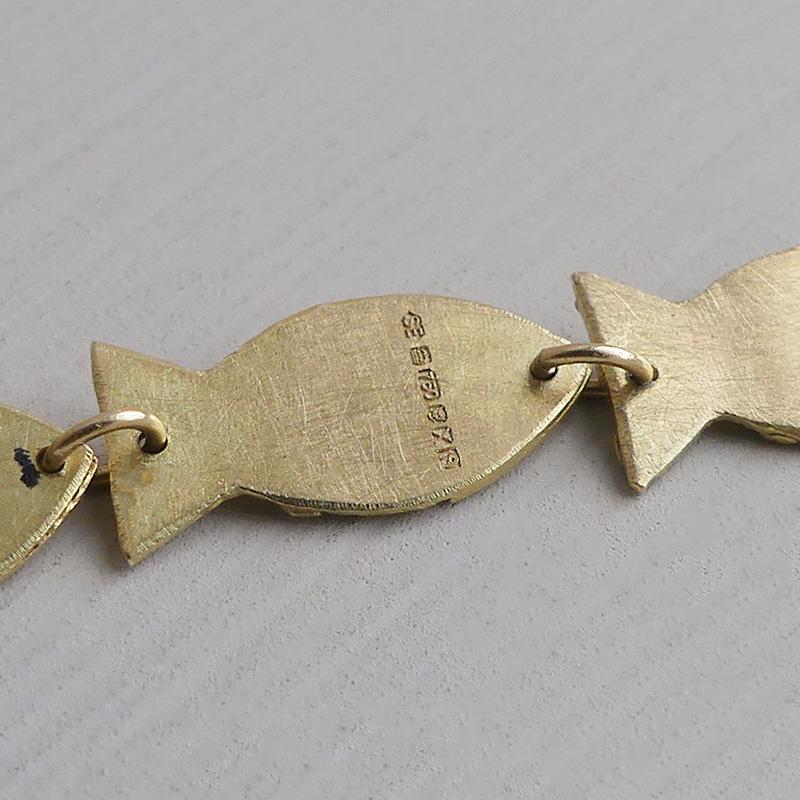 The Amalur Fish Bracelet 18ct Fairmined Gold In New Condition For Sale In London, GB