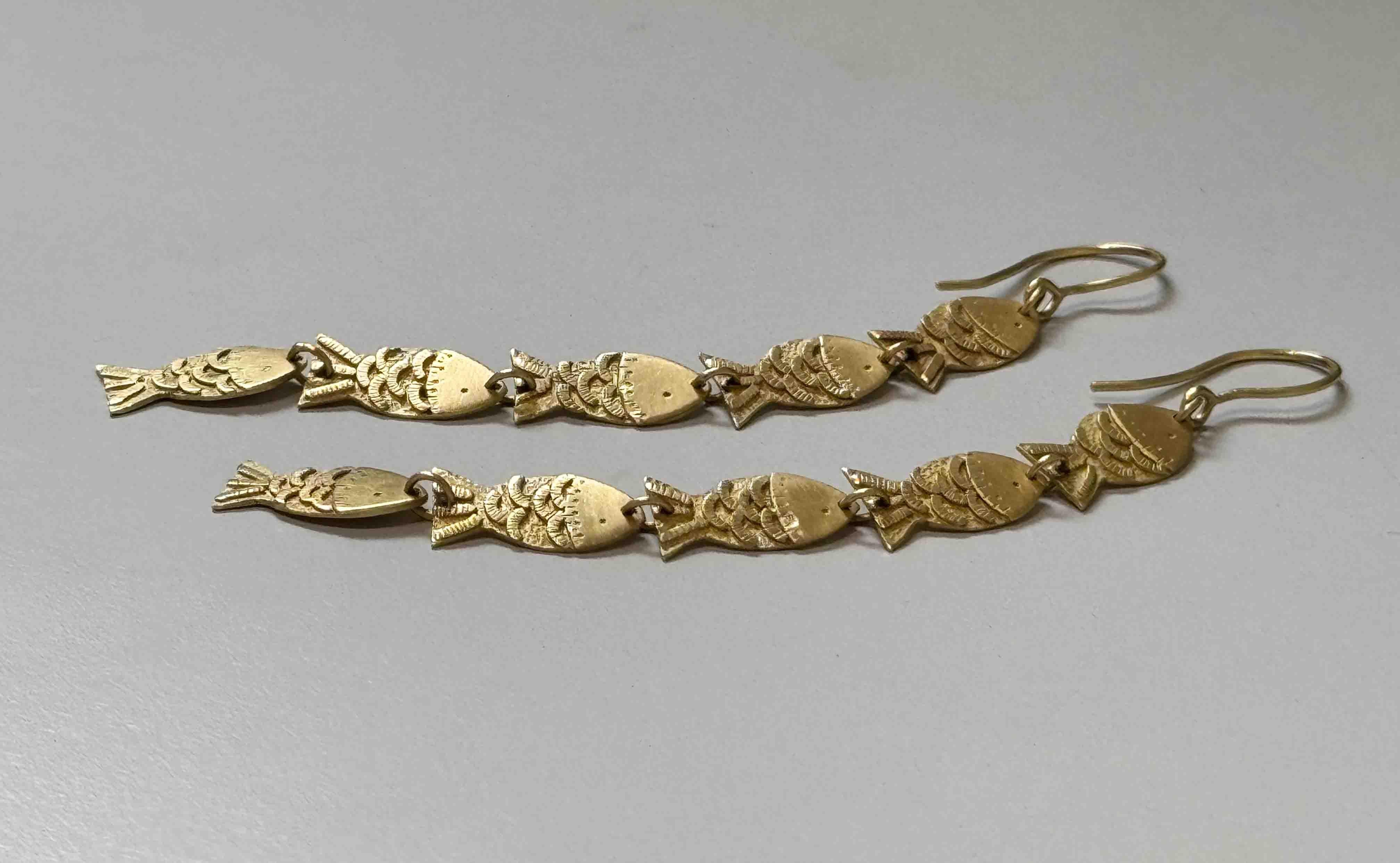 Die Amalur-Fisch-Ohrringe 18K Fairtrade Gold (Kunsthandwerker*in)