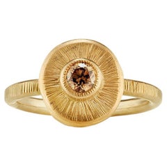 Handgefertigter Amanita Ring aus 18 Karat Fairmined-Gold mit 0,2 Karat schokoladenbraunem Diamanten