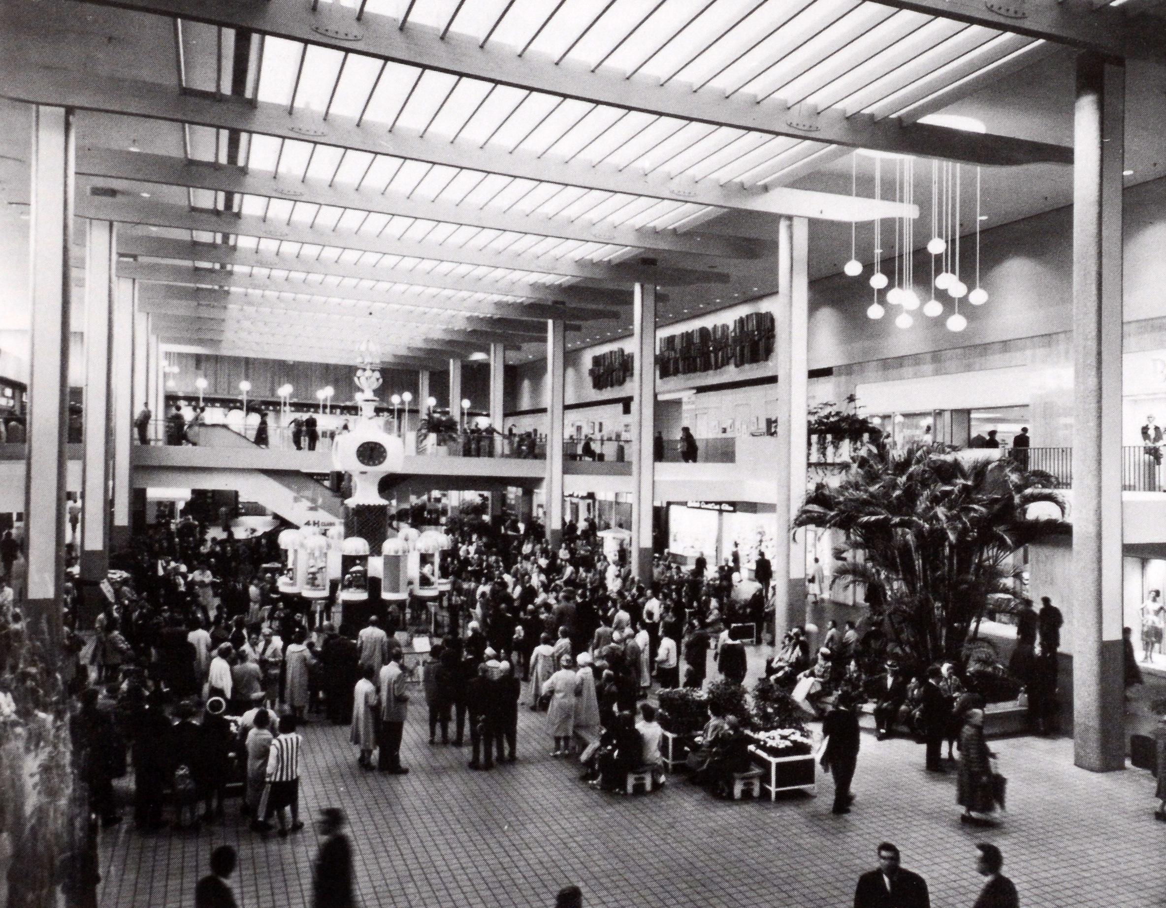 The American Department Store Transformed, 1920-1960 by Richard Longs, 1st Ed For Sale 9