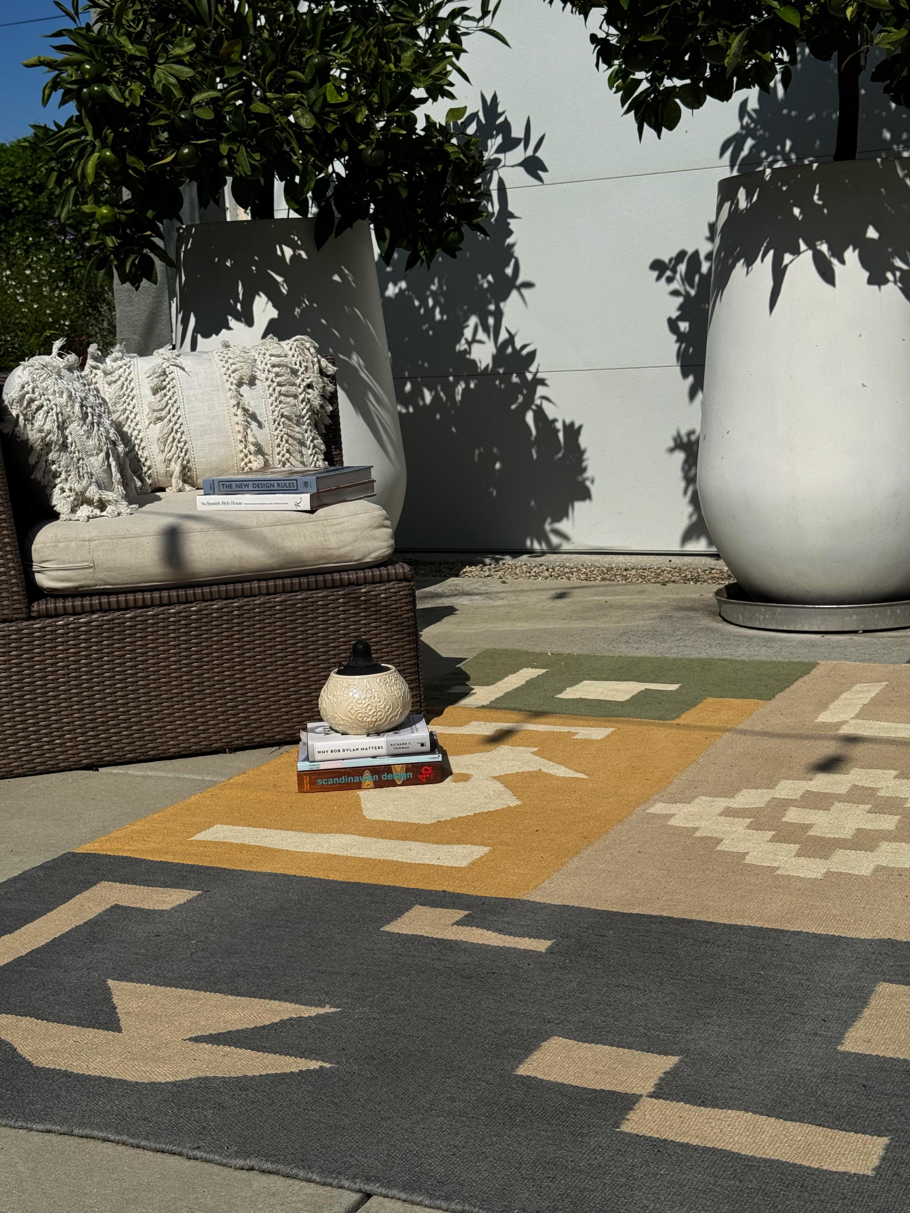 The Anatolia Collection Contemporary  Türkischer handgewebter flachgewebter Kilim-Teppich (Handgewebt) im Angebot