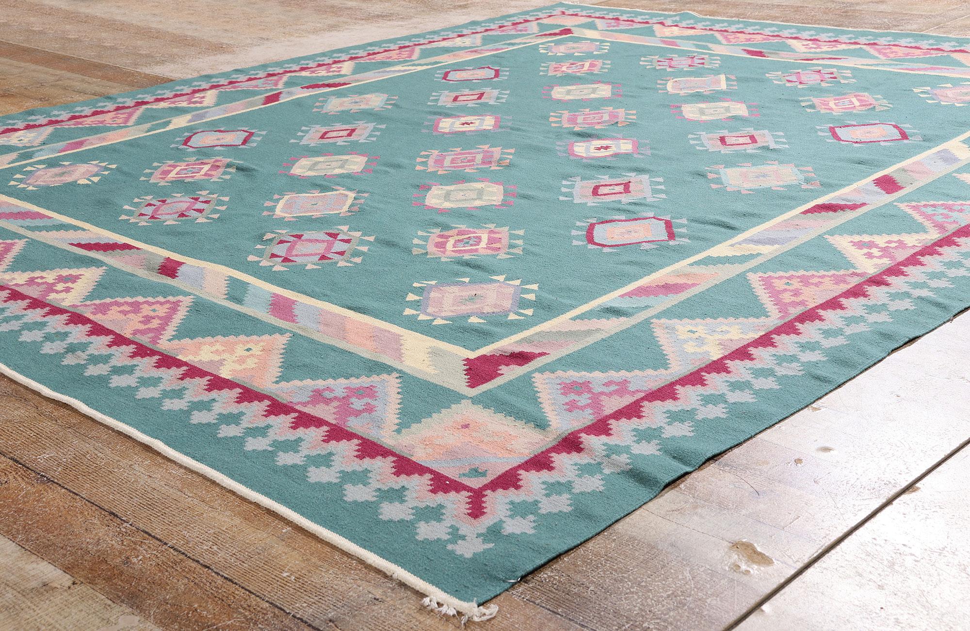 Die anatolische Ausstrahlung: Ein türkischer Vintage-Kilim von geometrischer Anmut (Böhmisch) im Angebot