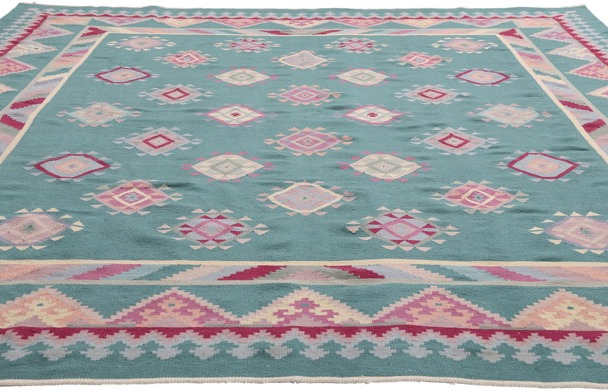 Die anatolische Ausstrahlung: Ein türkischer Vintage-Kilim von geometrischer Anmut (Handgewebt) im Angebot