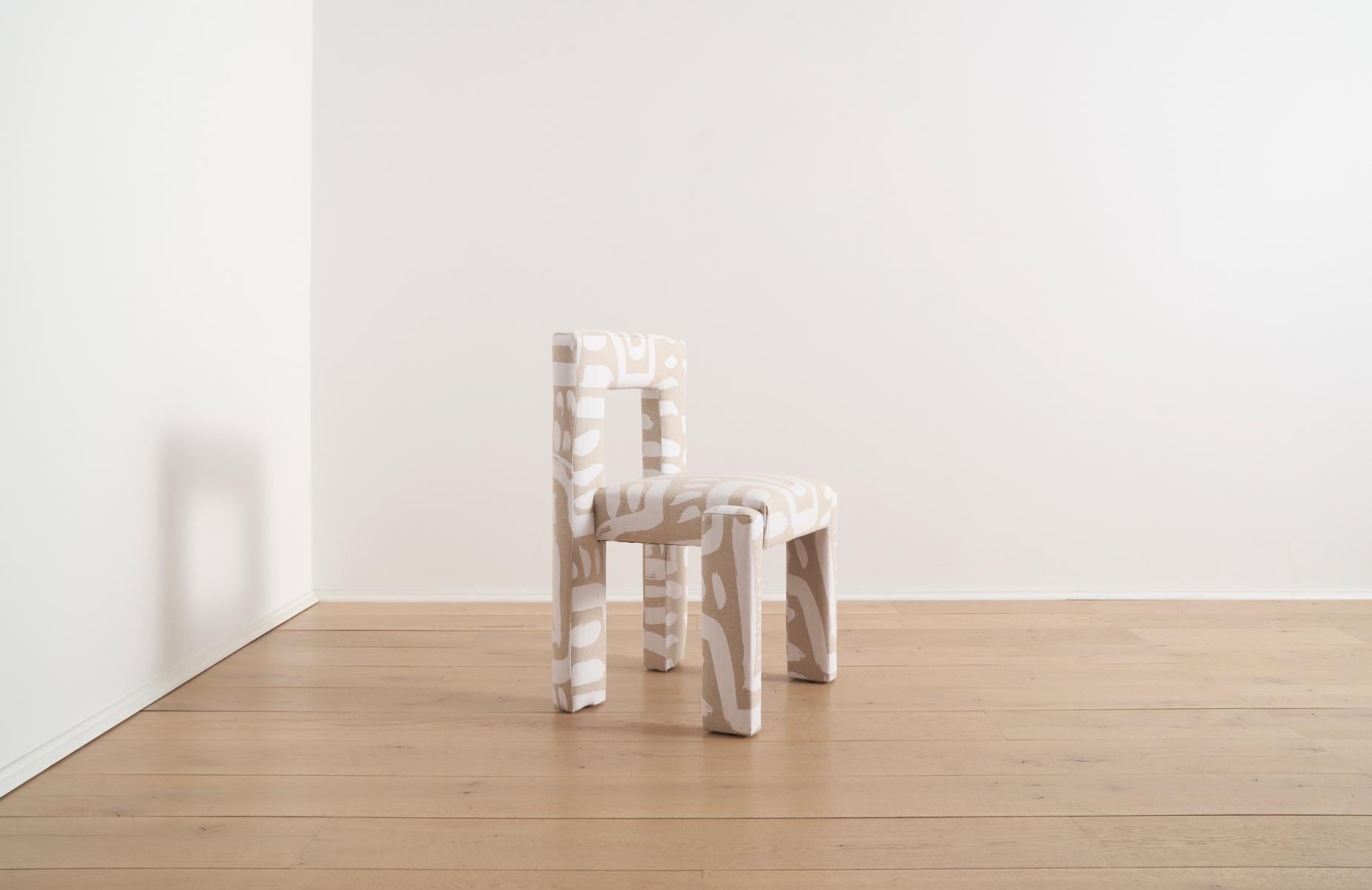 Postmoderne Chaise de salle  manger Angle II sans accoudoirs de couleur beige Grace par TRNK en vente