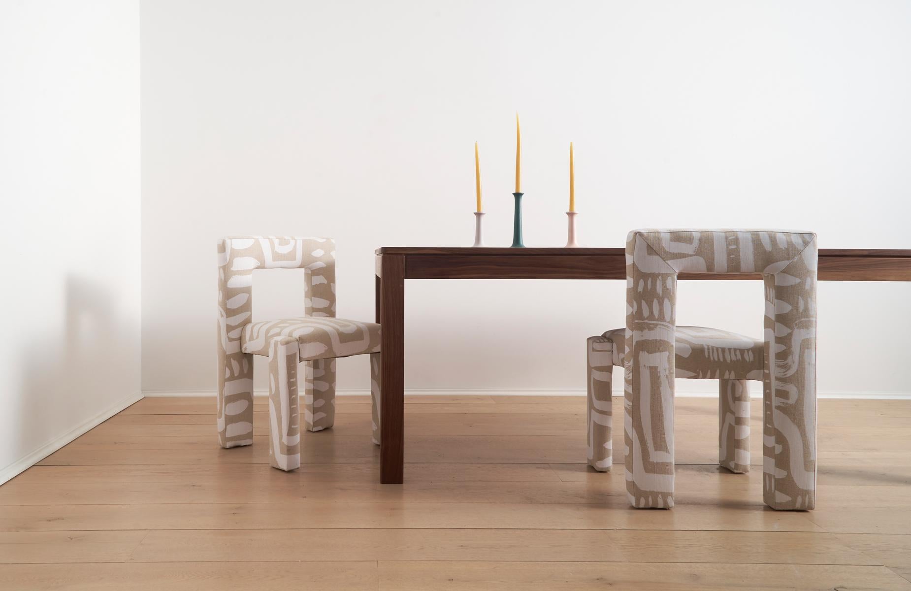 Silla de comedor sin brazos Angle II en color Grace Beige Tuxedo by TRNK en venta 1