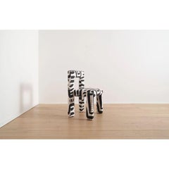 Silla de comedor sin brazos Angle II en color Grace Black Tuxedo by TRNK