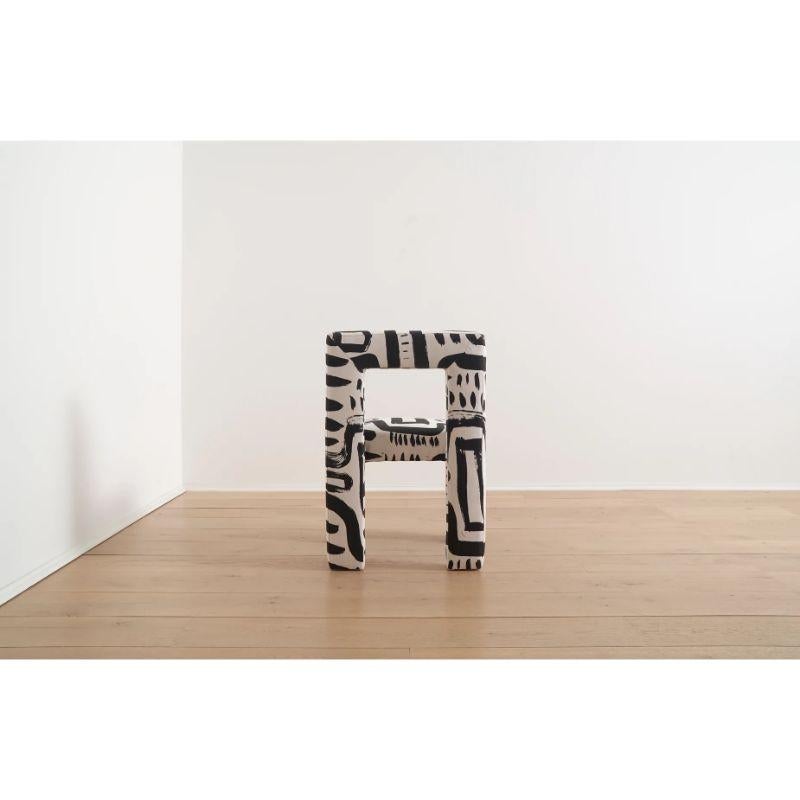 Américain Chaise de salle à manger Angle II sans accoudoirs de couleur Grace Black Tuxedo par TRNK en vente