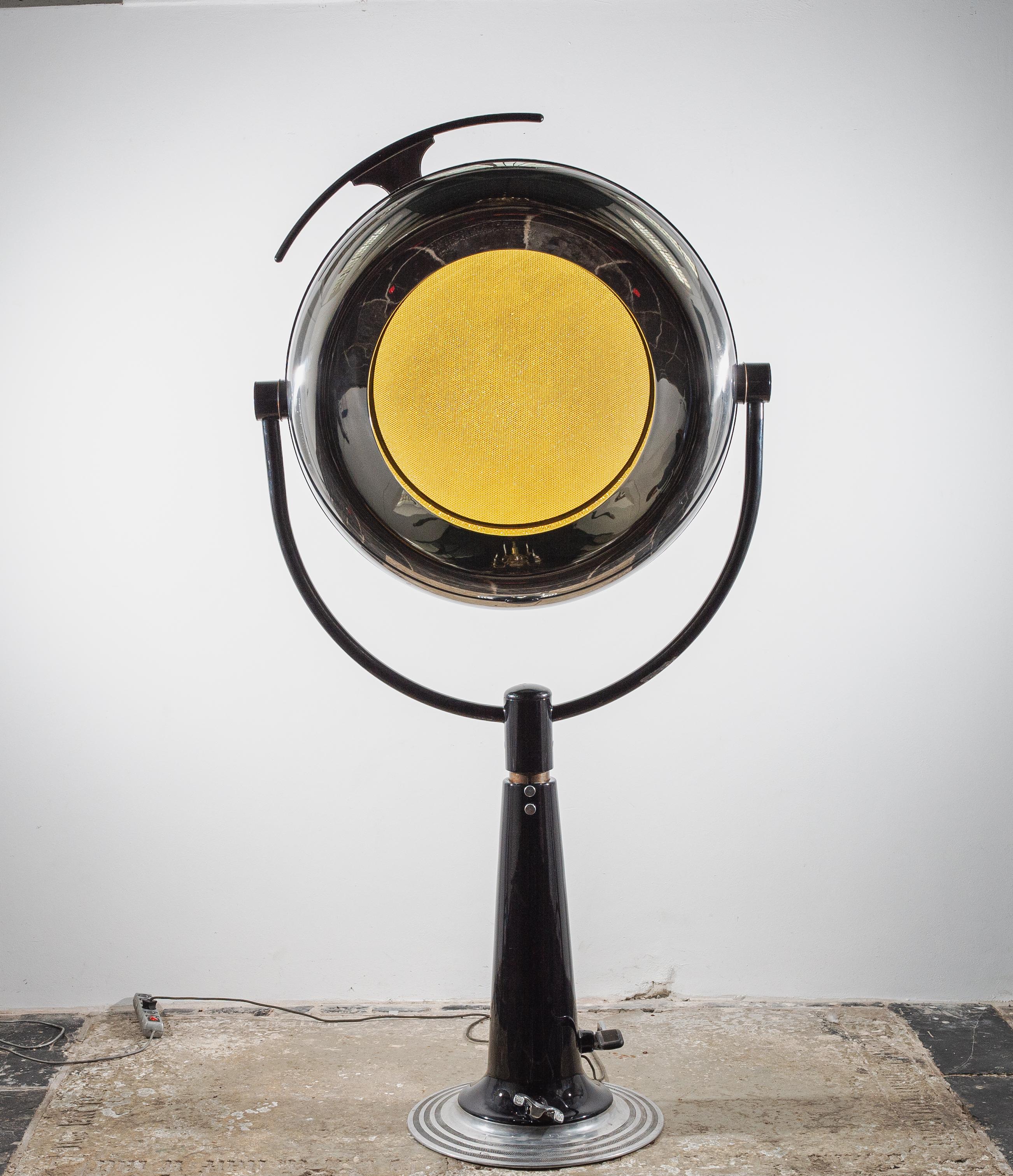Lampe d'ouverture, lampe sculpturale avec diafragme en cuivre Bon état à BUSSUM, NH