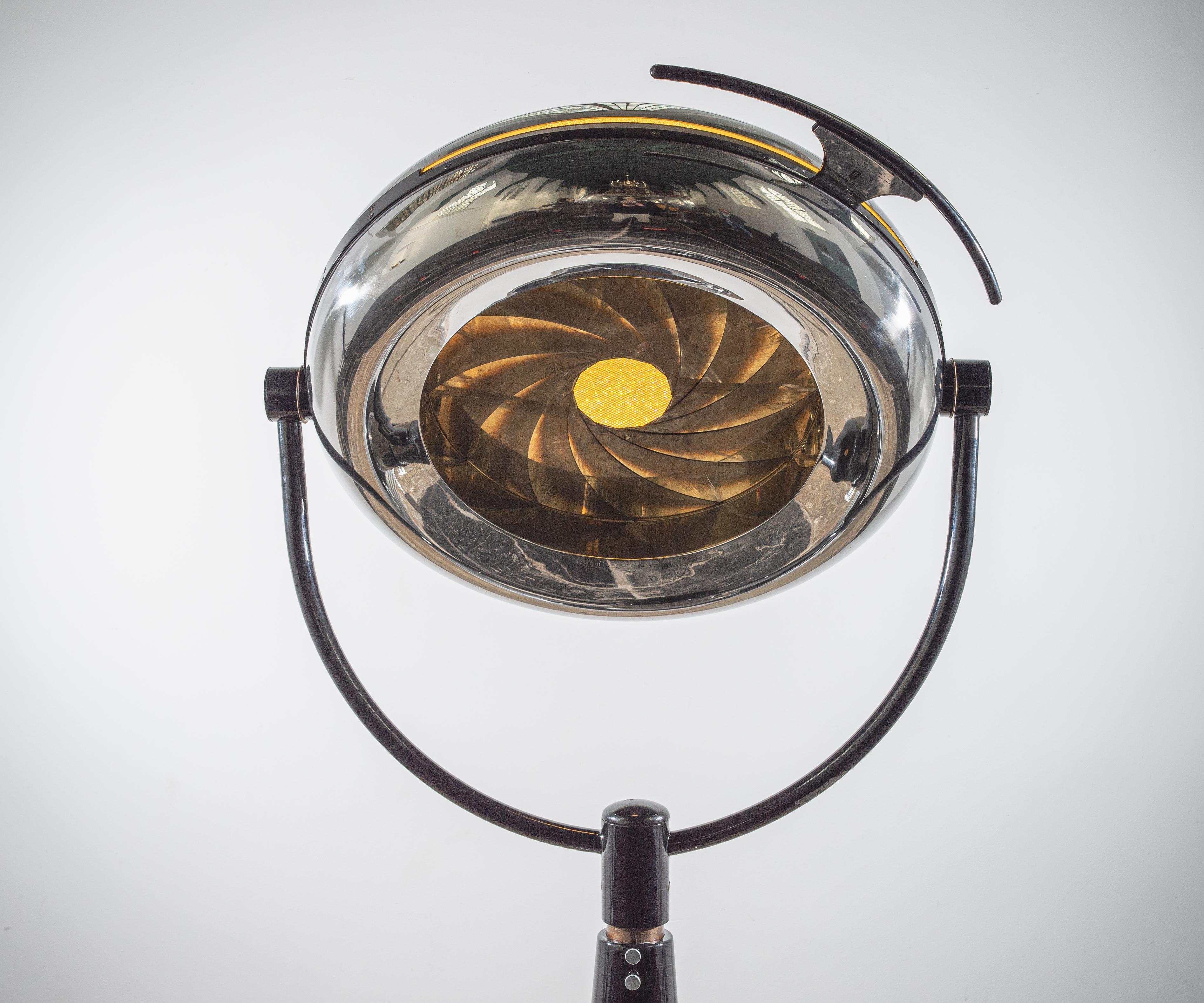 Aperture Lamp, Sculptural Lamp with Copper Diafragma 2