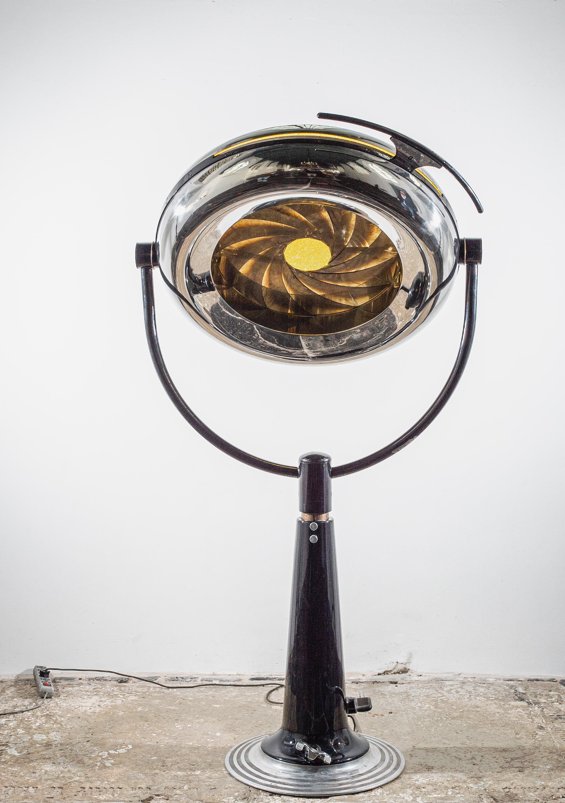 Aperture Lamp, Sculptural Lamp with Copper Diafragma 3